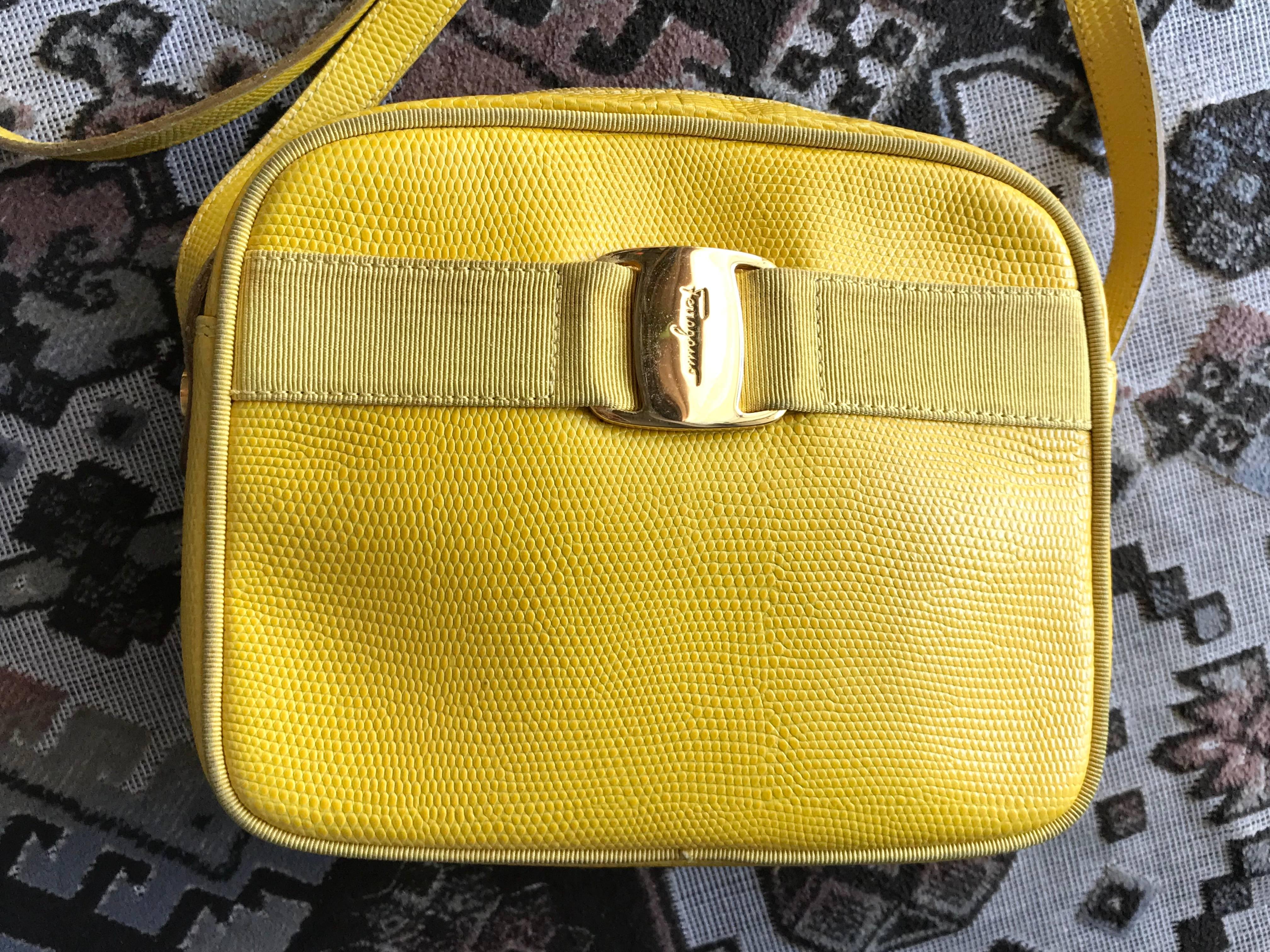 1990s. Vintage Salvatore Ferragamo lizard embossed yellow leather shoulder bag with golden logo embossed motif from vara collection. Rare color.

Vintage Salvatore Ferragamo lizard-embossed yellow leather shoulder bag from Vara collection back in
