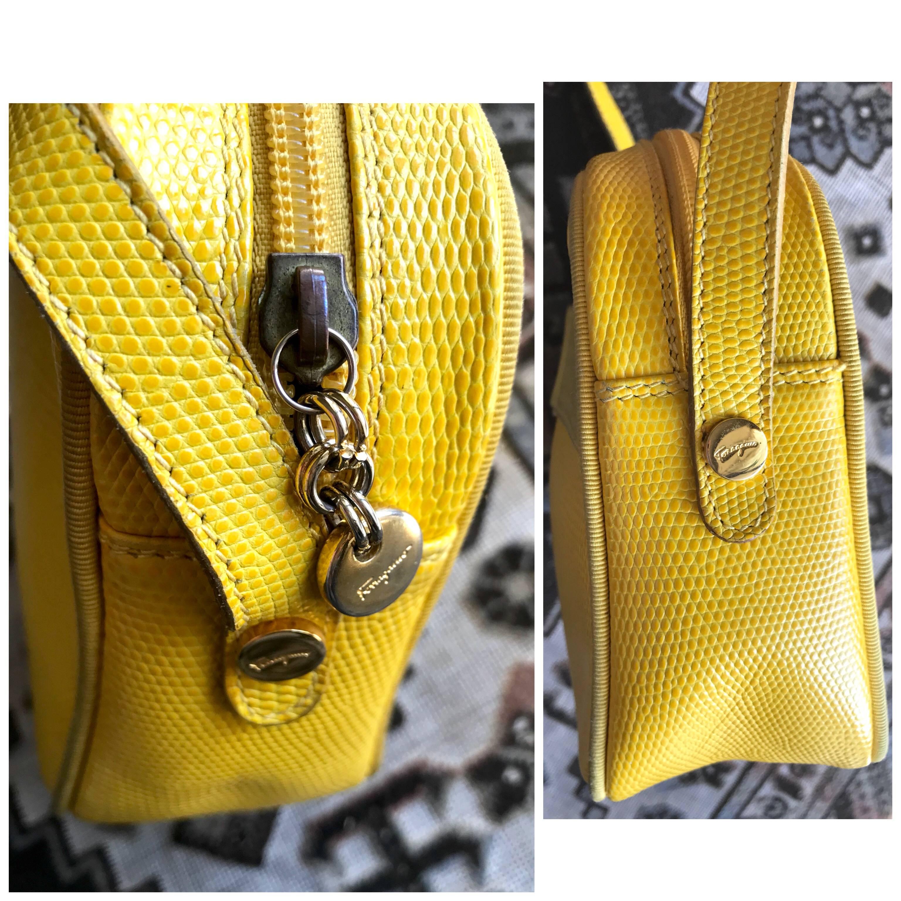 Vintage Salvatore Ferragamo lizard embossed yellow leather shoulder bag. Vara In Good Condition For Sale In Kashiwa, Chiba