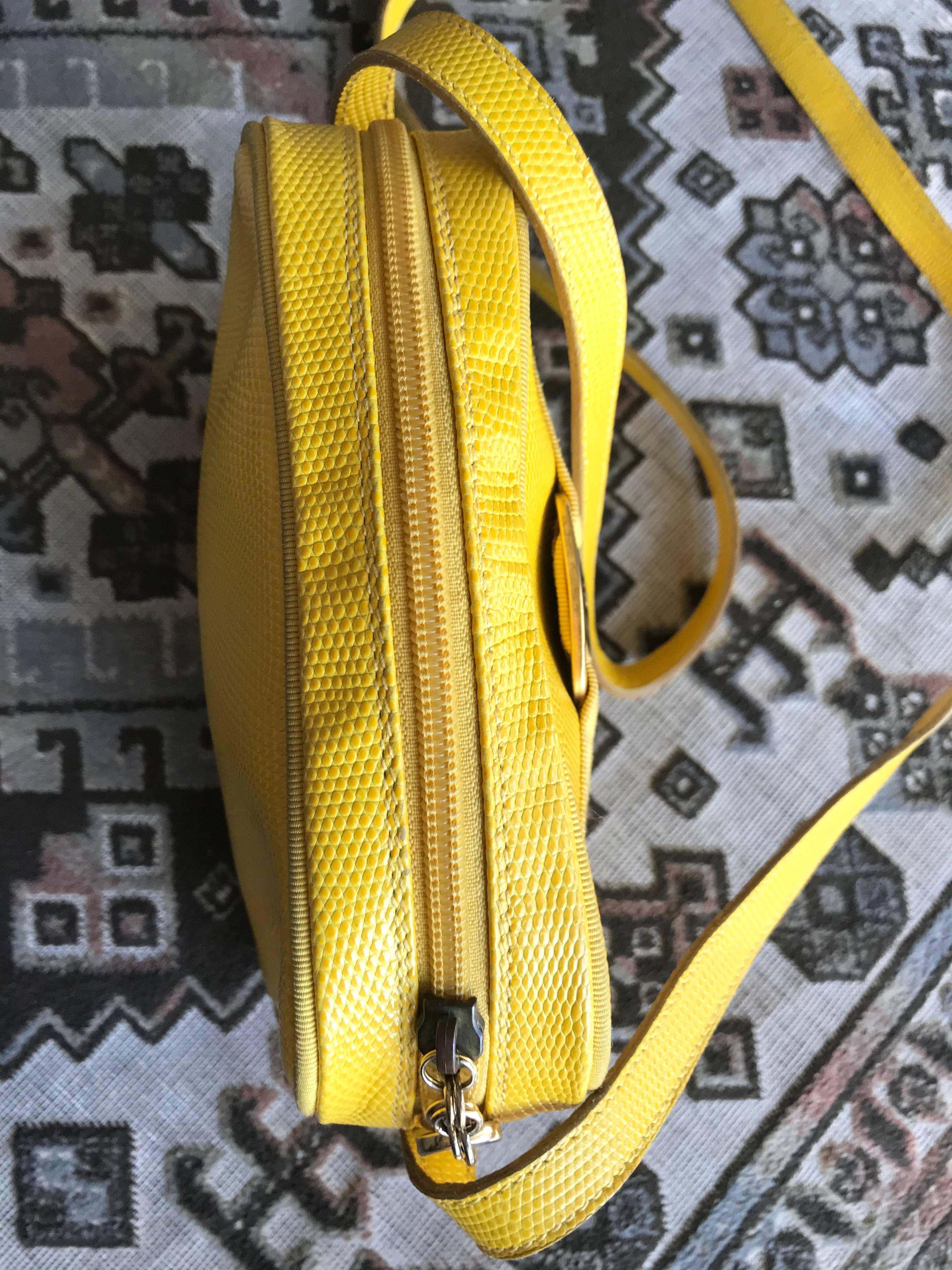 Women's Vintage Salvatore Ferragamo lizard embossed yellow leather shoulder bag. Vara For Sale