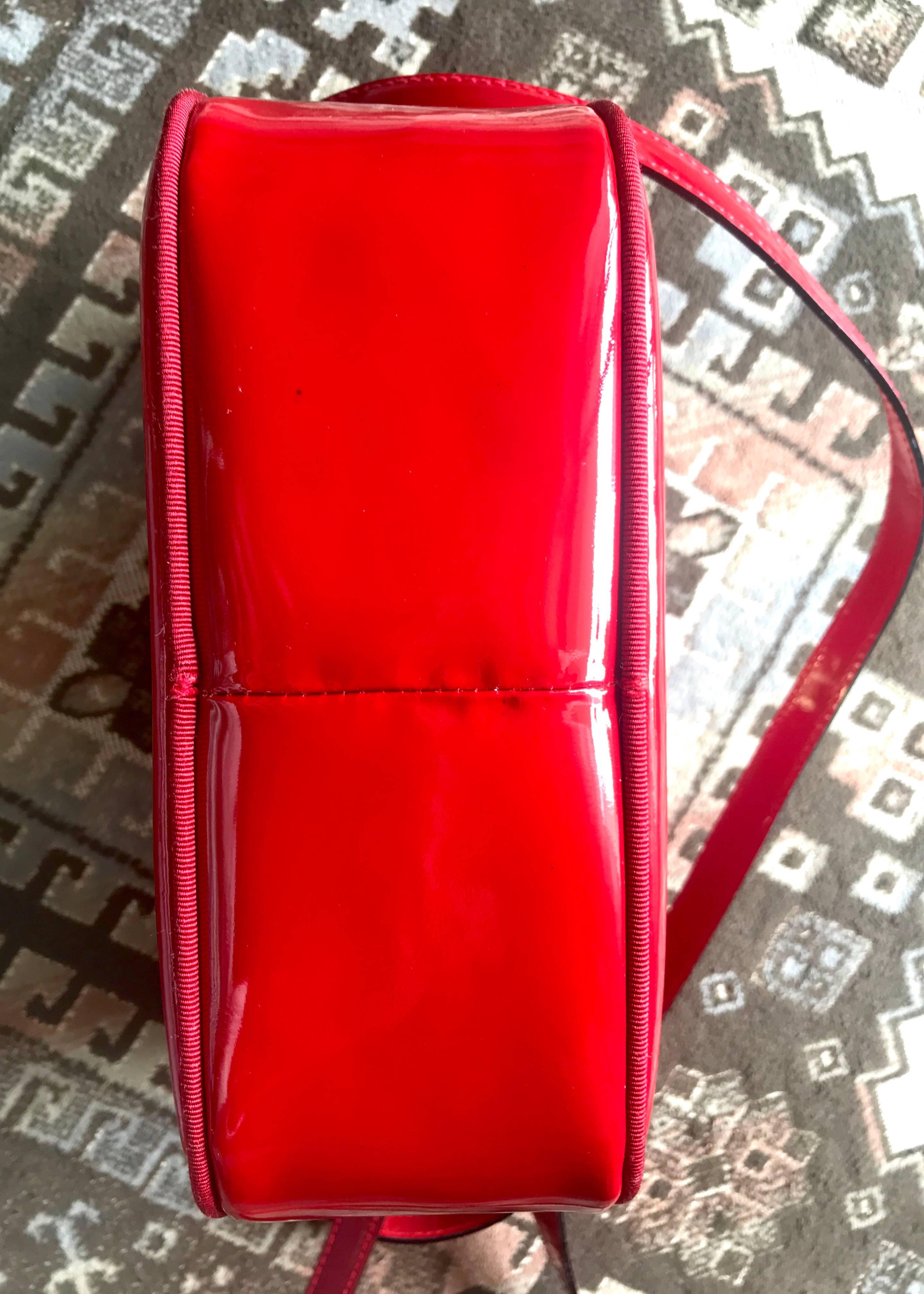 Women's Salvatore Ferragamo vara Vintage patent enamel lipstick red shoulder bag  For Sale