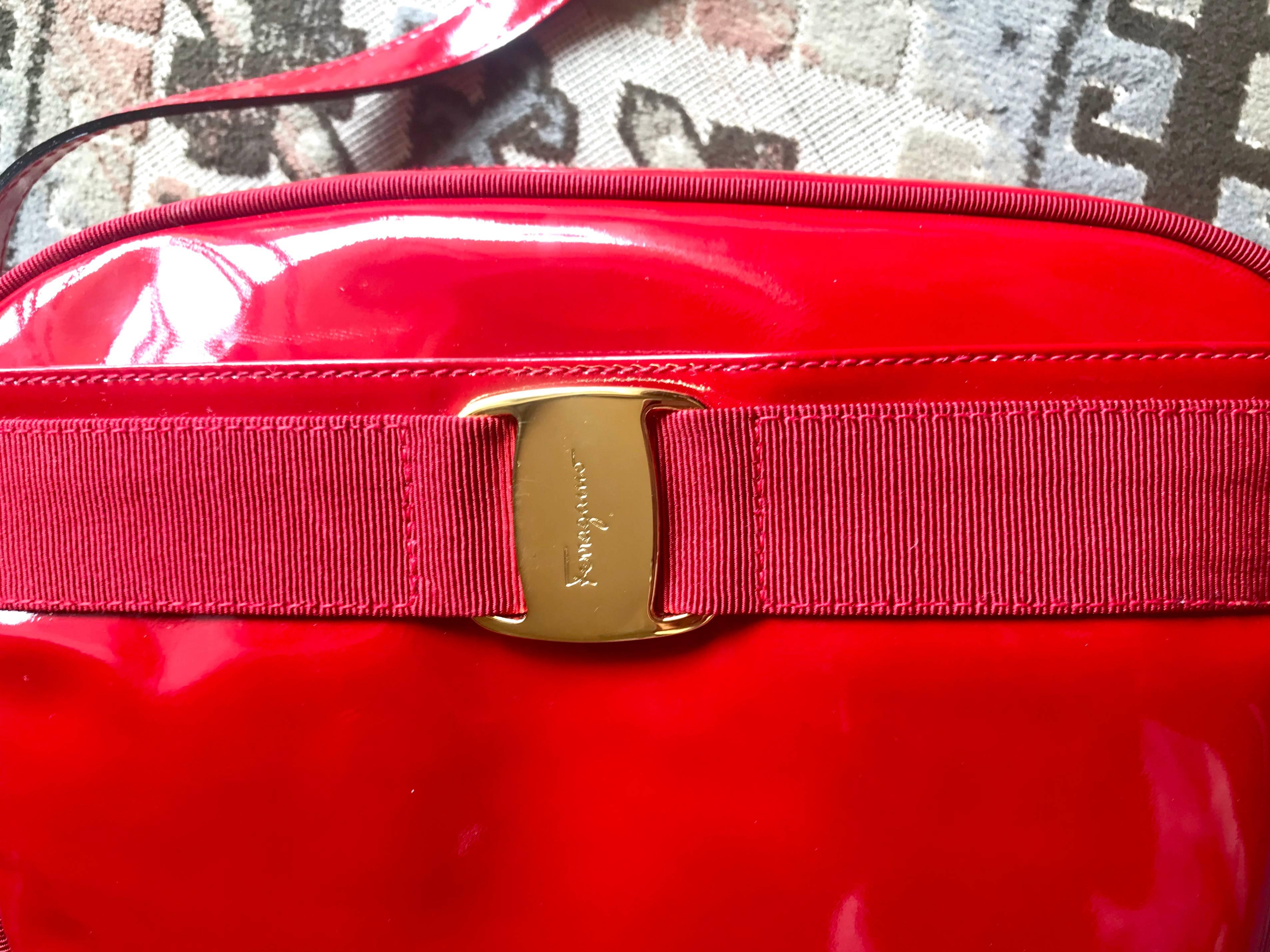 Salvatore Ferragamo vara Vintage patent enamel lipstick red shoulder bag  For Sale 2