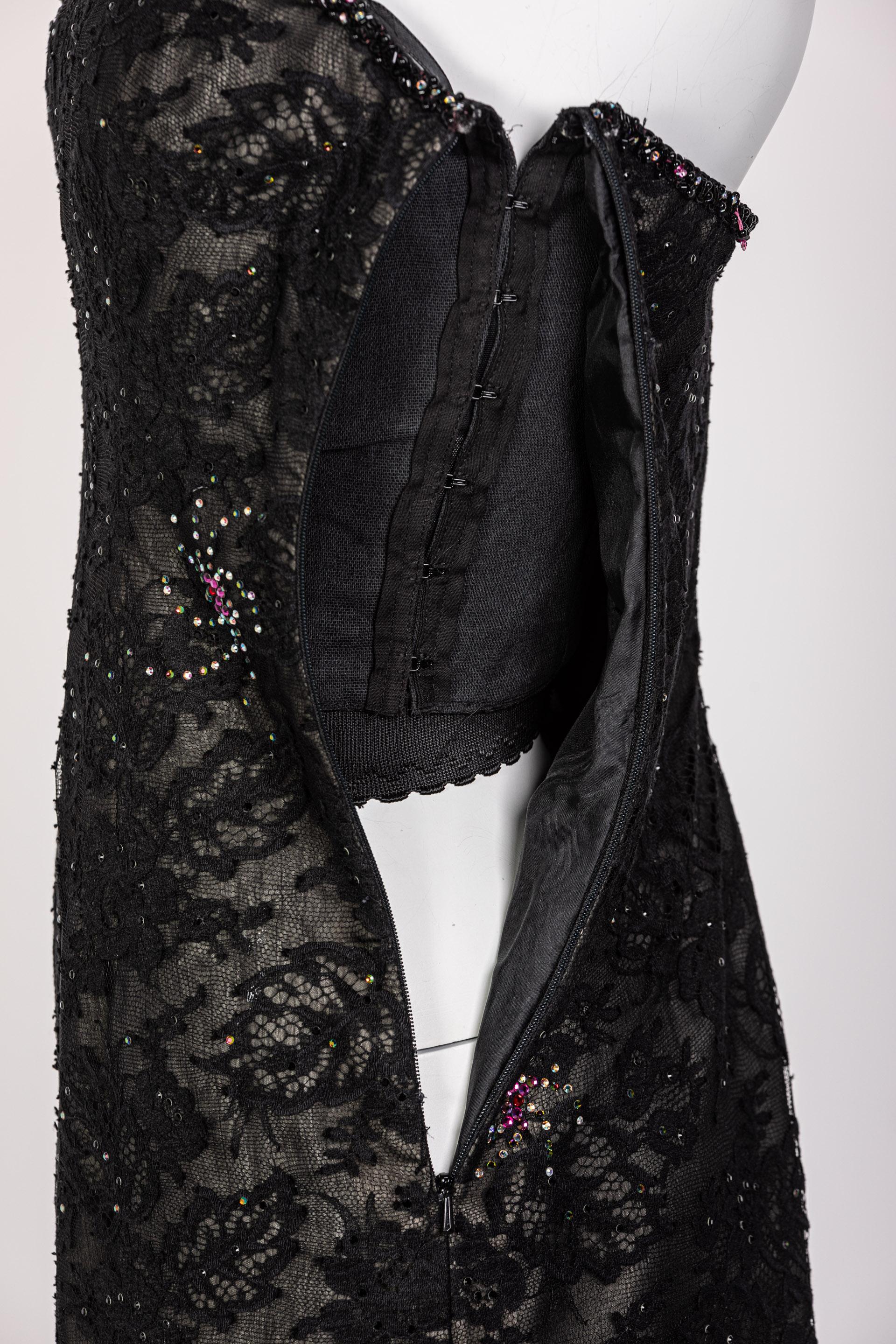 Robe en dentelle noire vintage Sam Carlin Saks Fifth Avenue Unisexe en vente