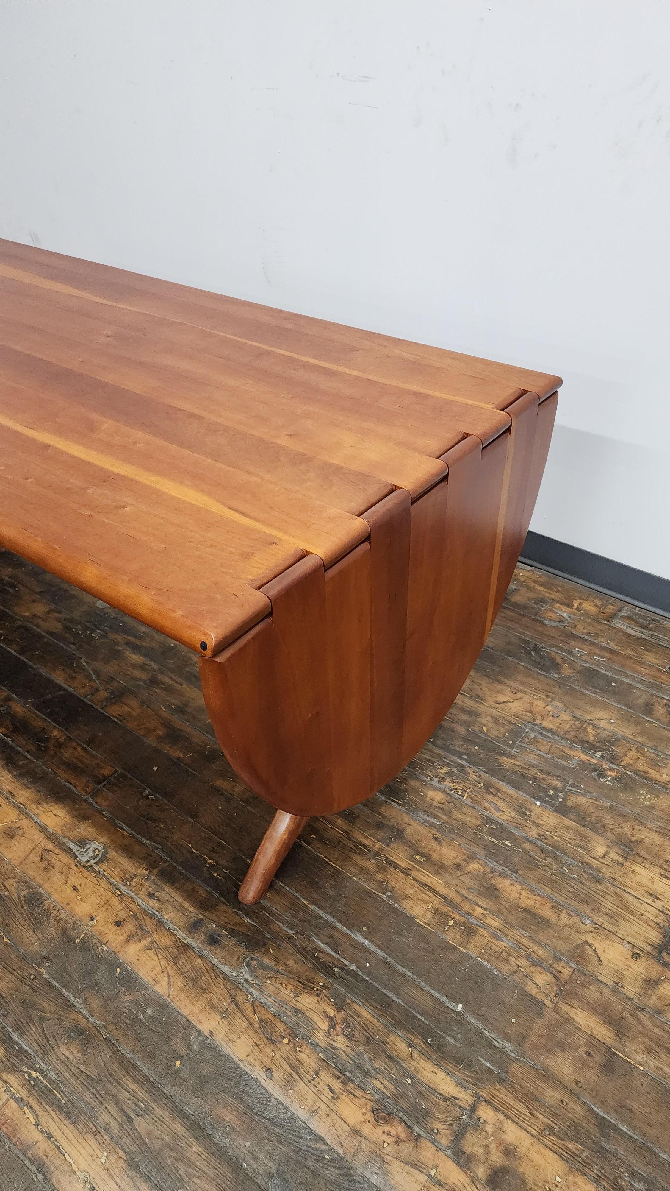 Vintage Sam Maloof Style Cherry Drop Leaf Dining Table. (amerikanisch) im Angebot