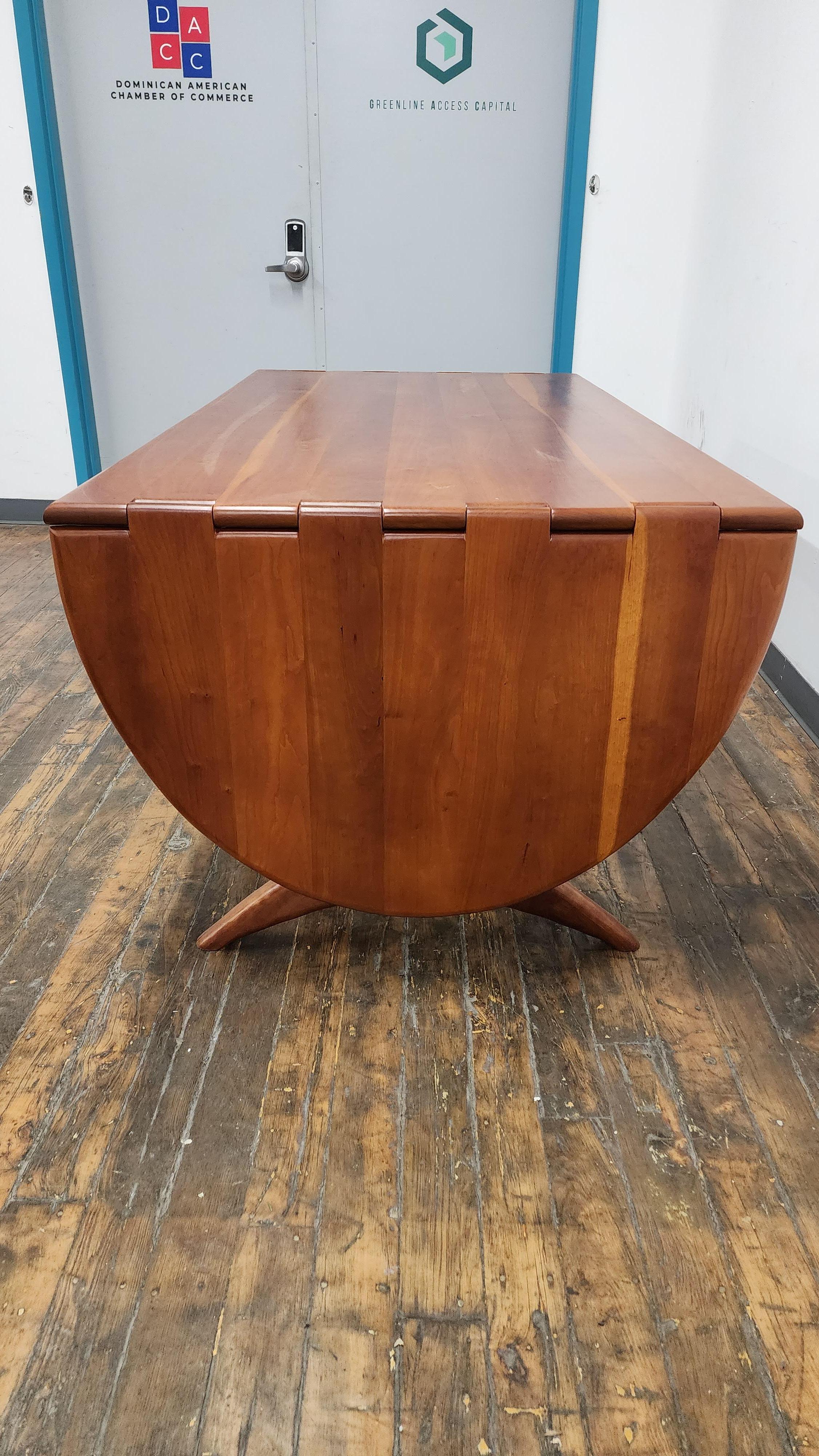 Vintage Sam Maloof Style Cherry Drop Leaf Dining Table. im Zustand „Gut“ im Angebot in Philadelphia, PA