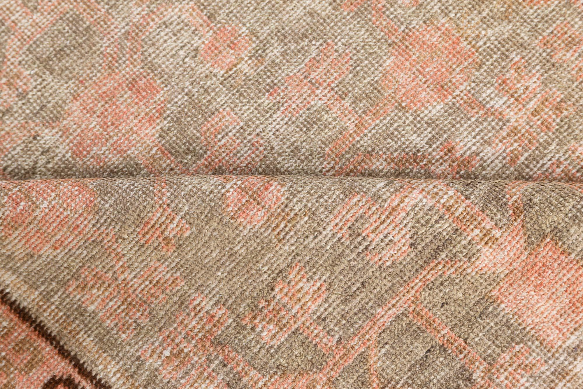 Vintage Samarkand (Khotan) botanique tapis de laine fait à la main.
Taille : 5'6