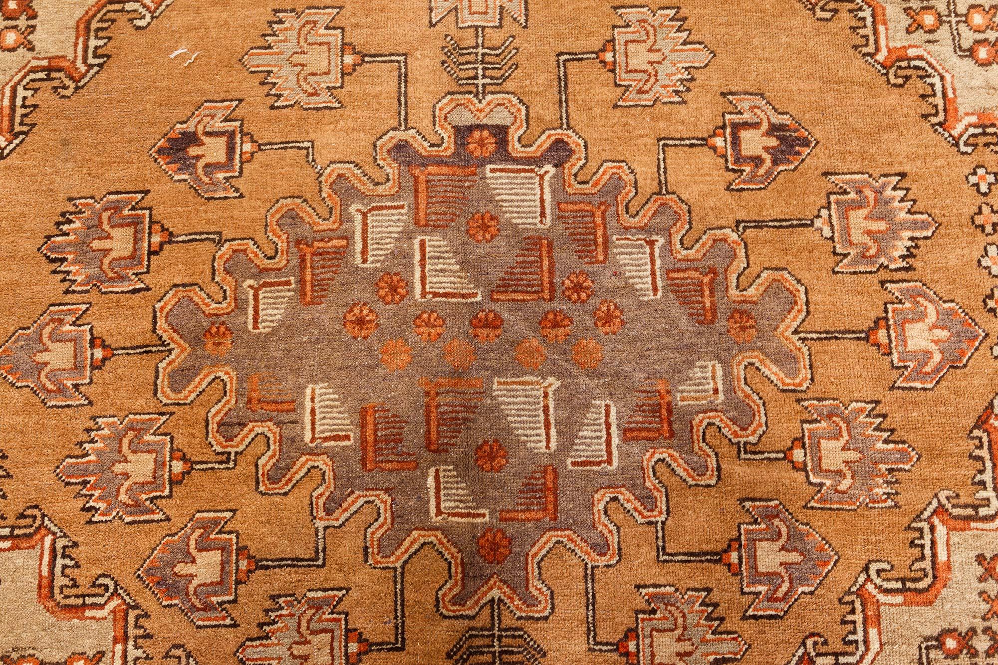 Vintage Samarkand (Khotan) carpet
Size: 6'7