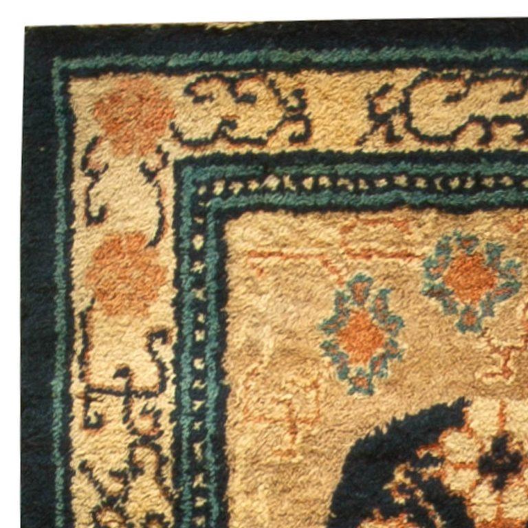 Doris Leslie Blauer Vintage Samarkand 'Khotan' Handgefertigter Wollteppich (Handgeknüpft) im Angebot