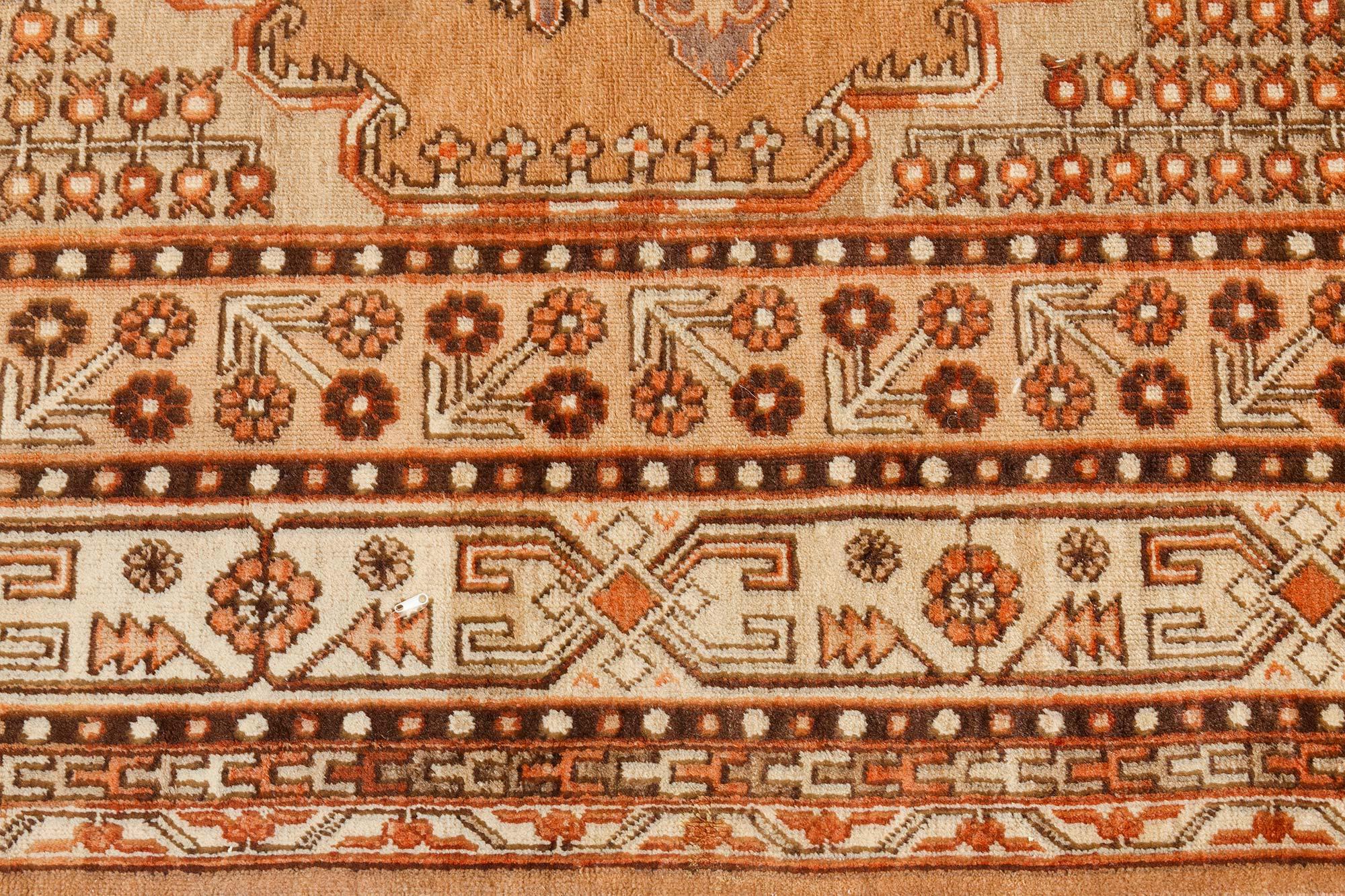 Samarkand 'Khotan' Vintage-Teppich im Zustand „Gut“ im Angebot in New York, NY