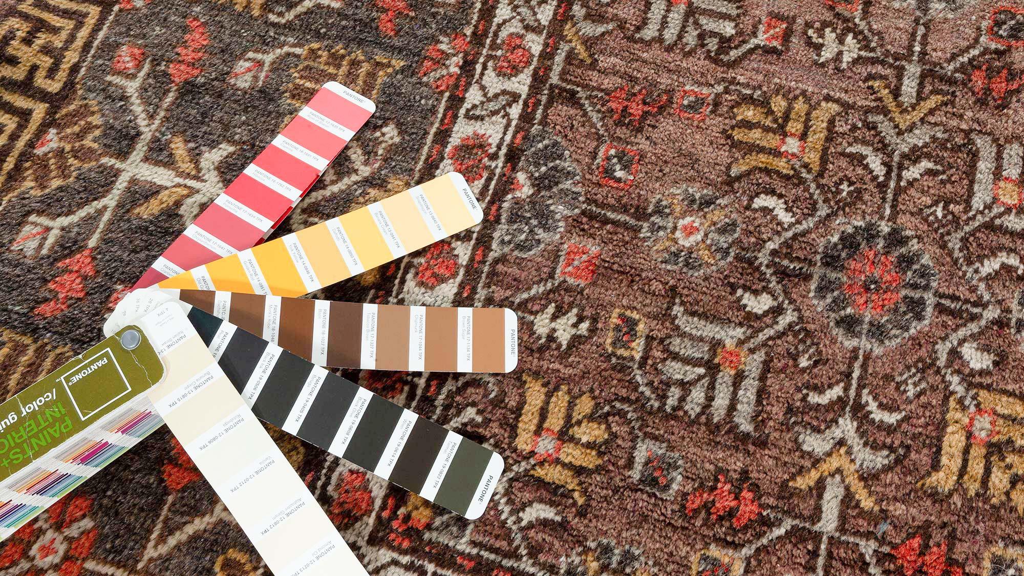 Doris Leslie Blauer Vintage Samarkand 'Khotan' handgefertigter Wollteppich (Afghanisch) im Angebot