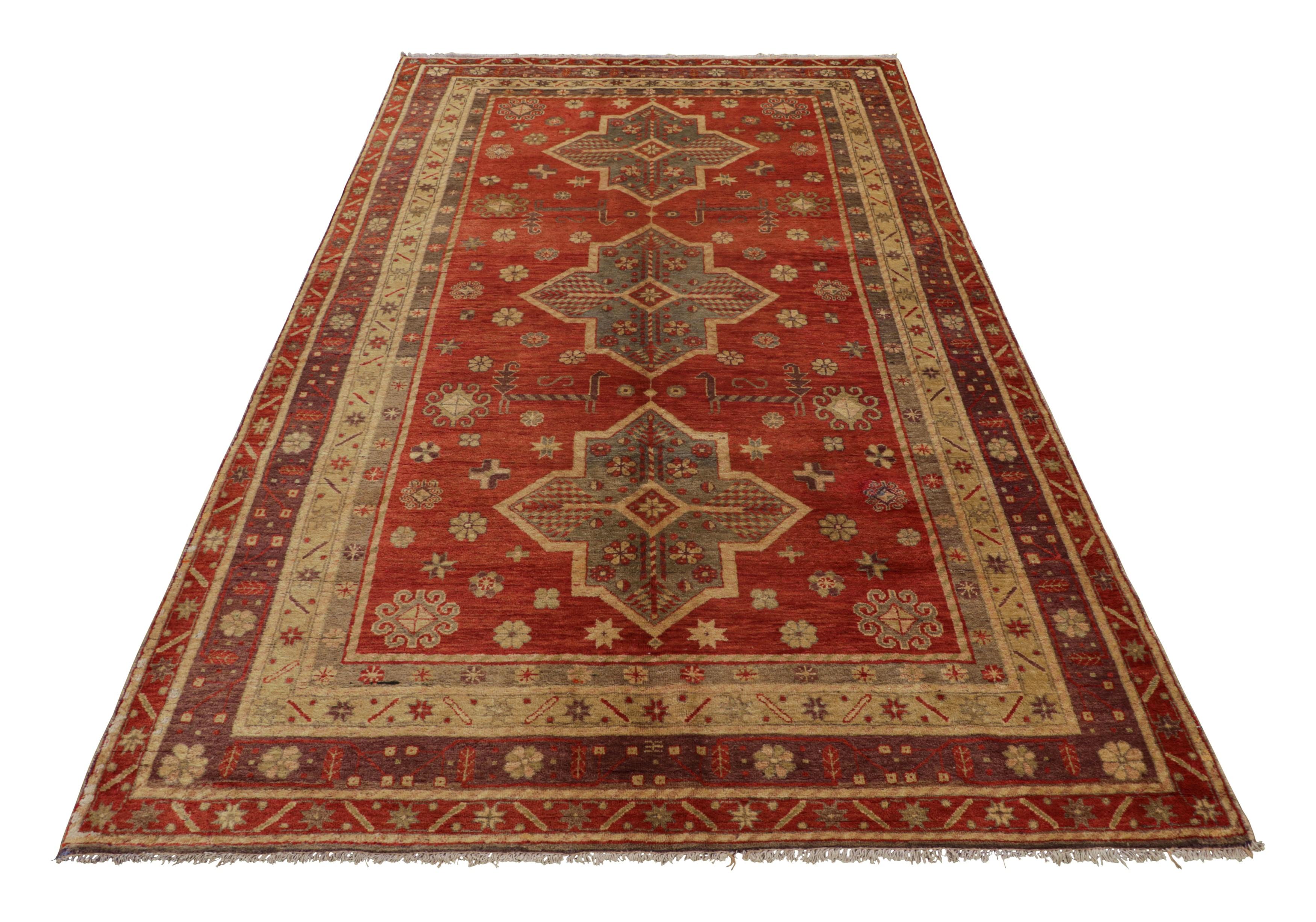 Vintage Samarkand Rug in Beige and Red with Geometric Medallions - Rug & Kilim In Good Condition For Sale In Long Island City, NY
