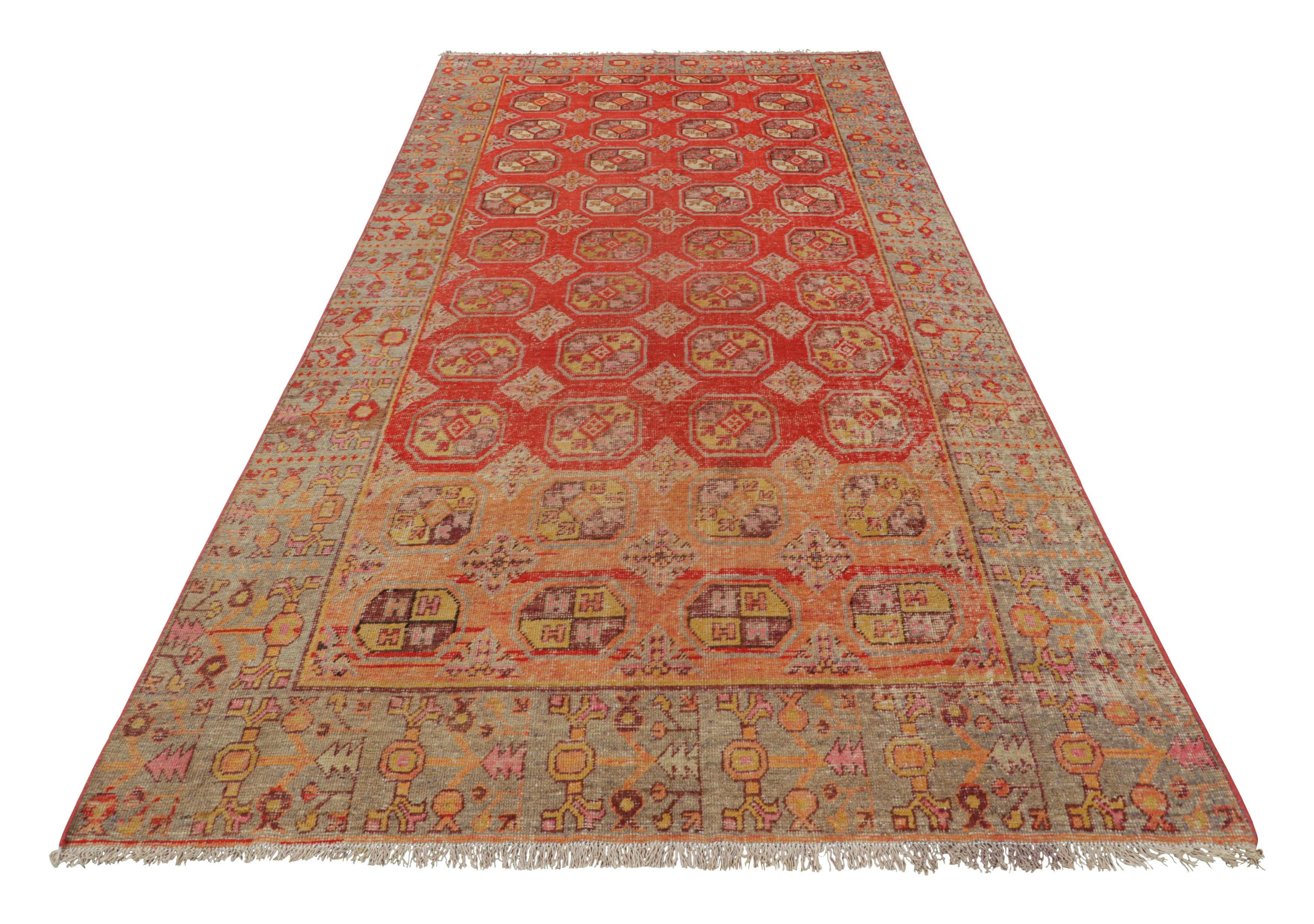 Samarkand-Teppich in Rot mit geometrischen Medaillons - Rug & Kilim im Zustand „Gut“ im Angebot in Long Island City, NY