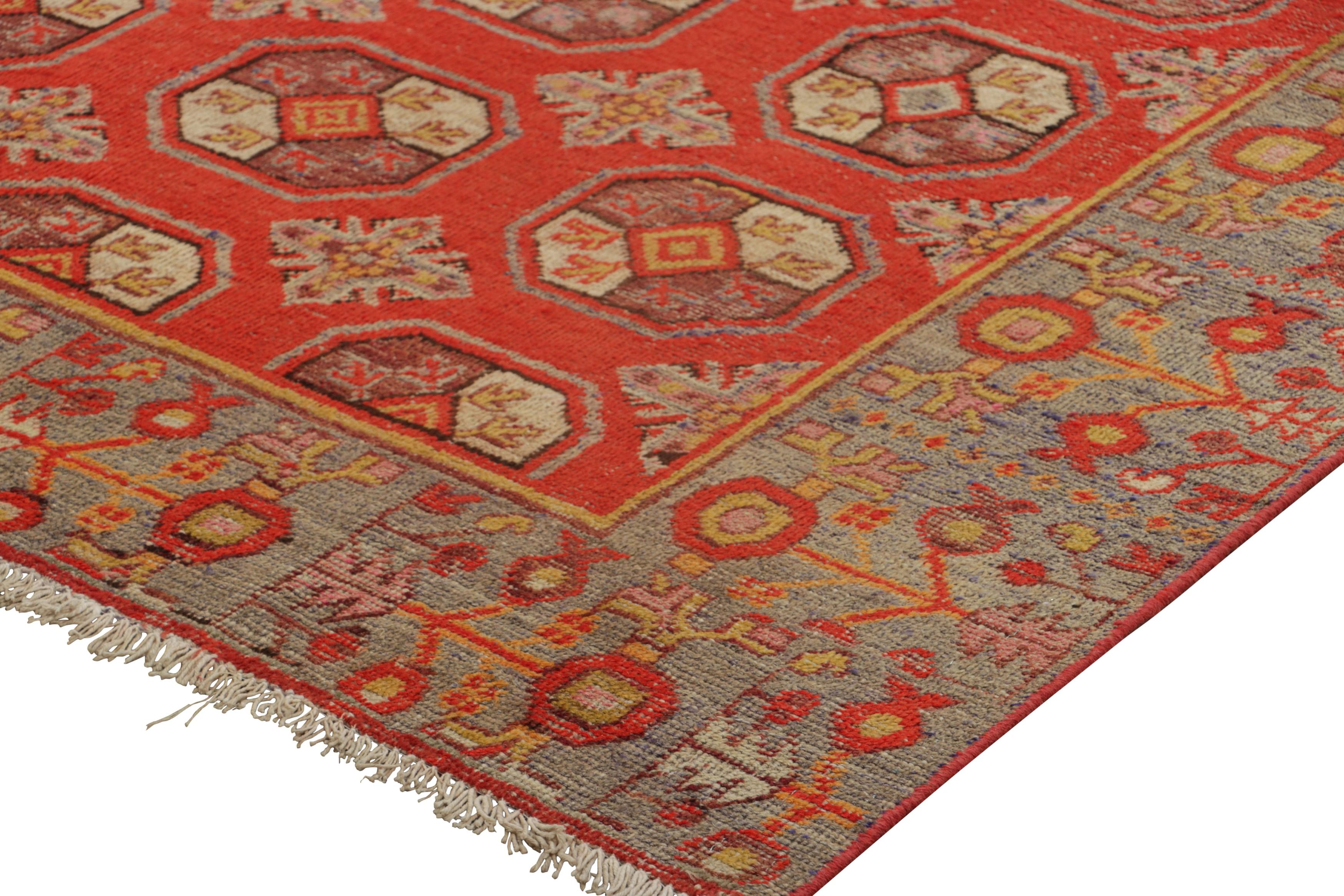 Samarkand-Teppich in Rot mit geometrischen Medaillons - Rug & Kilim (Mitte des 20. Jahrhunderts) im Angebot