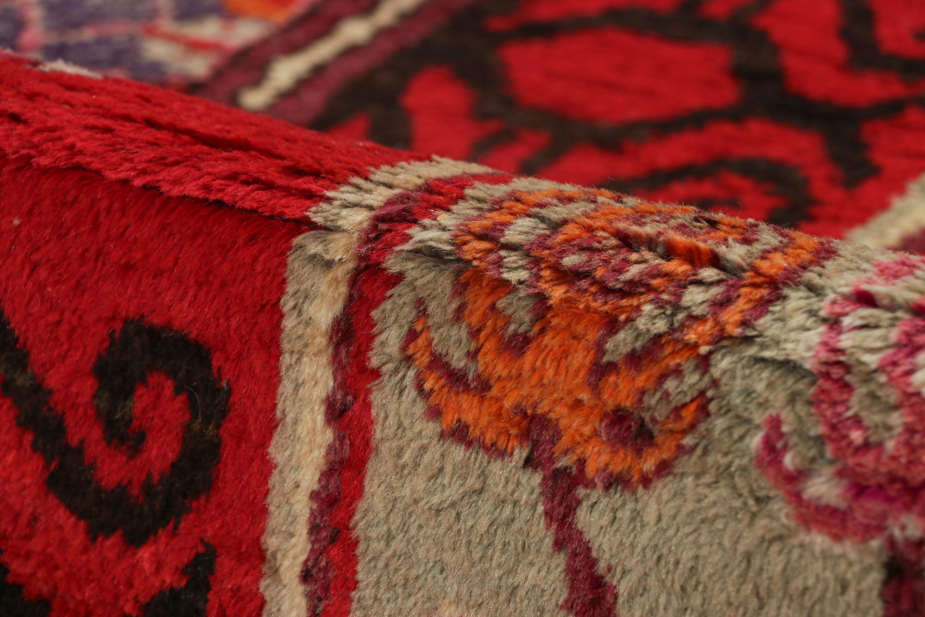 Samarkand-Teppich in Rot mit seltenem malerischem Design - Rug & Kilim im Angebot 1