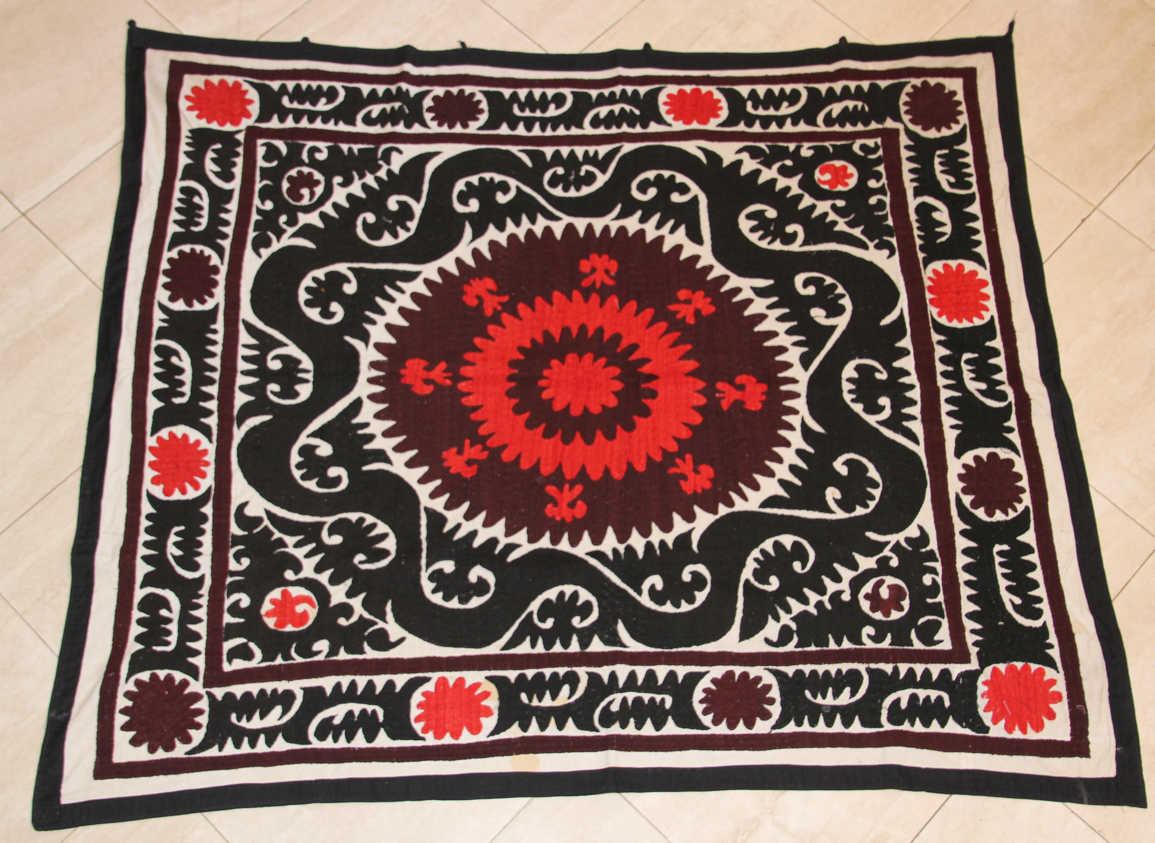 Vintage Samarkand Suzani, Uzbekistan embroidered textile red and black
Tashkent Suzani from Samarkand Uzbekistan, 1950.
Overall good condition for its age and use some stains.
