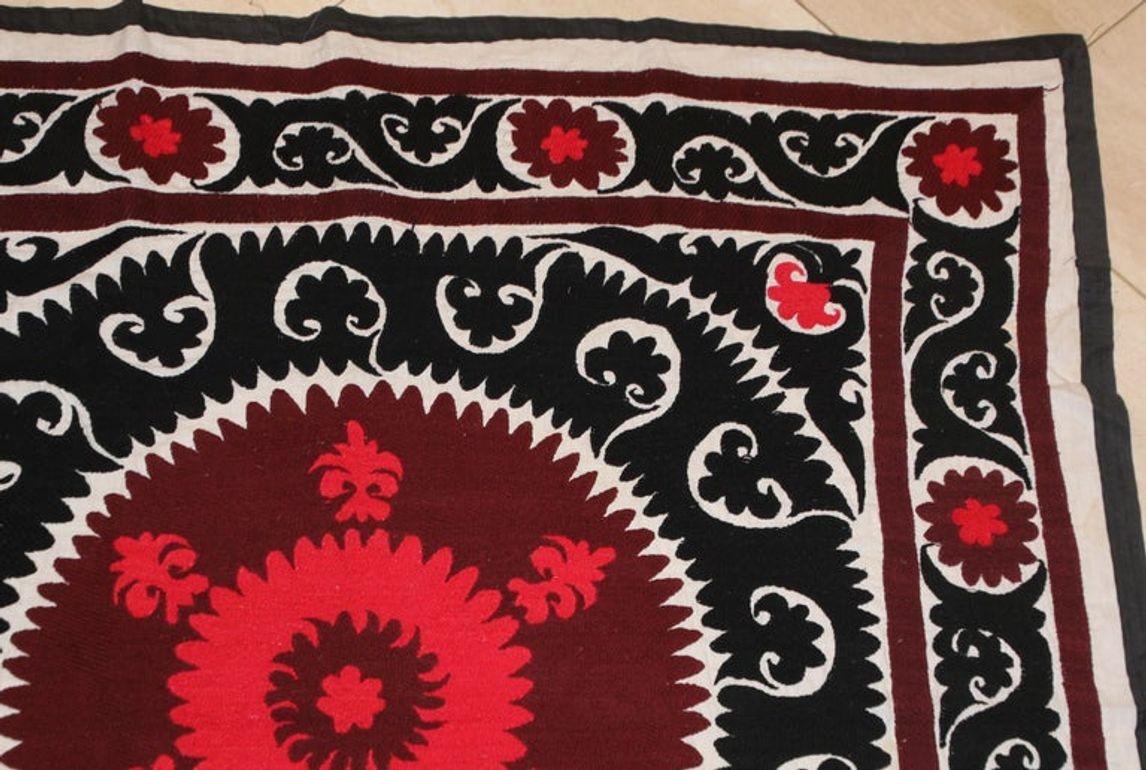 Suzani vintage de Samarcanda, Uzbekistán Tela en venta