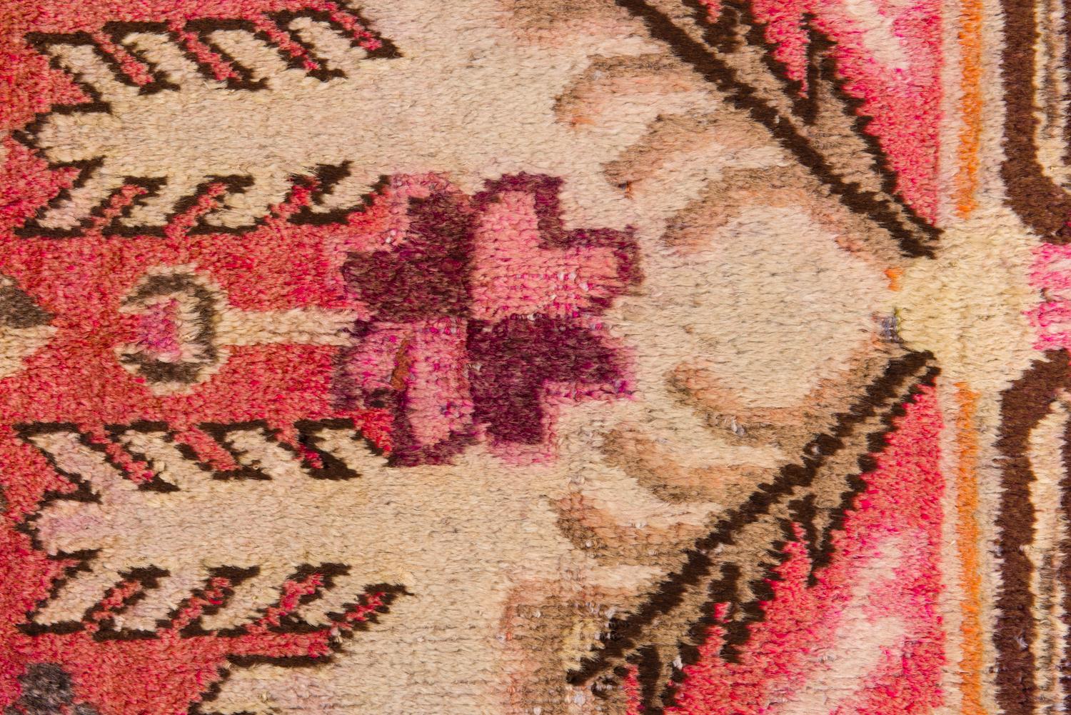  Samarkanda Rug Pink Color with Interesting Price In Excellent Condition For Sale In Alessandria, Piemonte