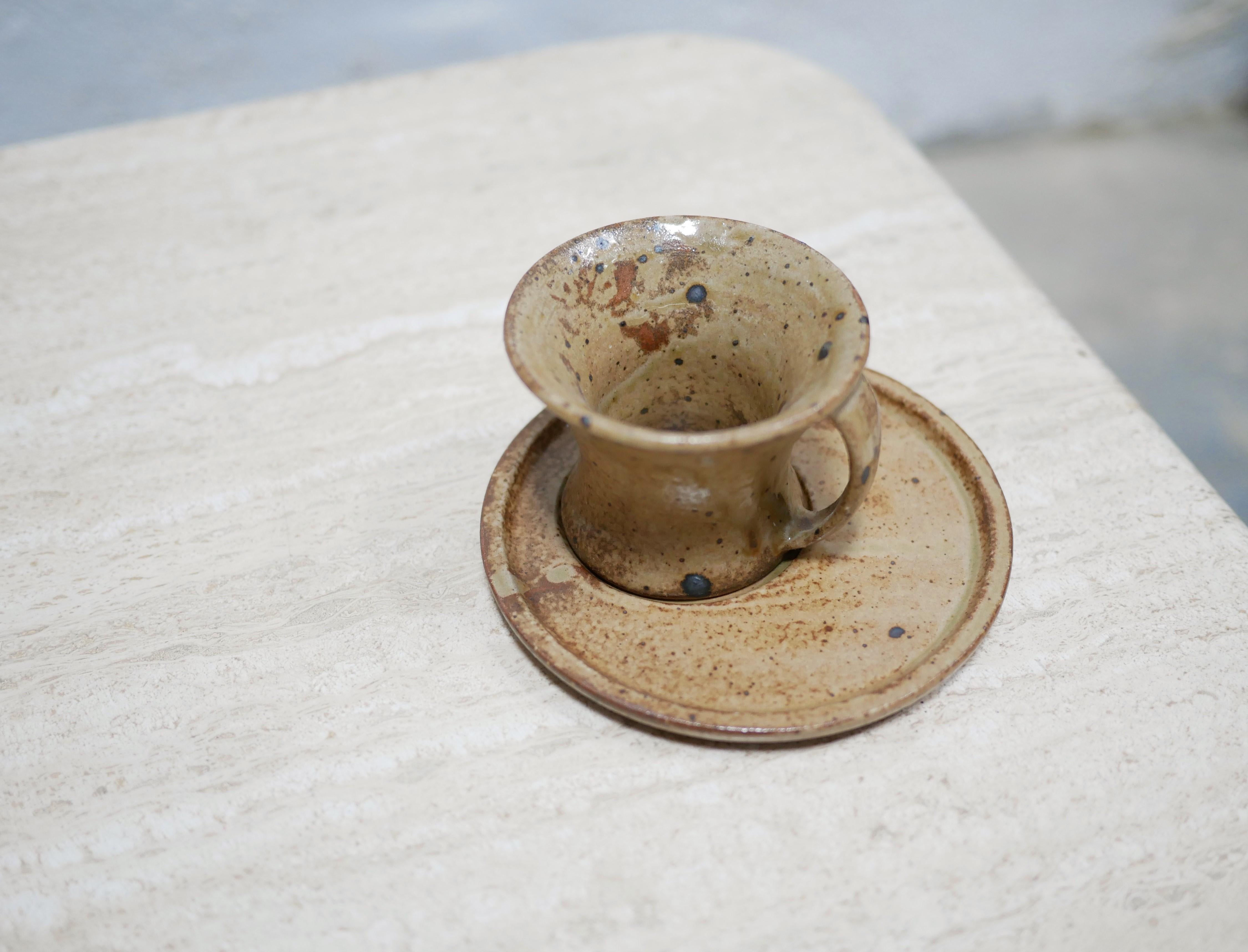 Vintage sandstone cup and saucer In Good Condition In AIGNAN, FR
