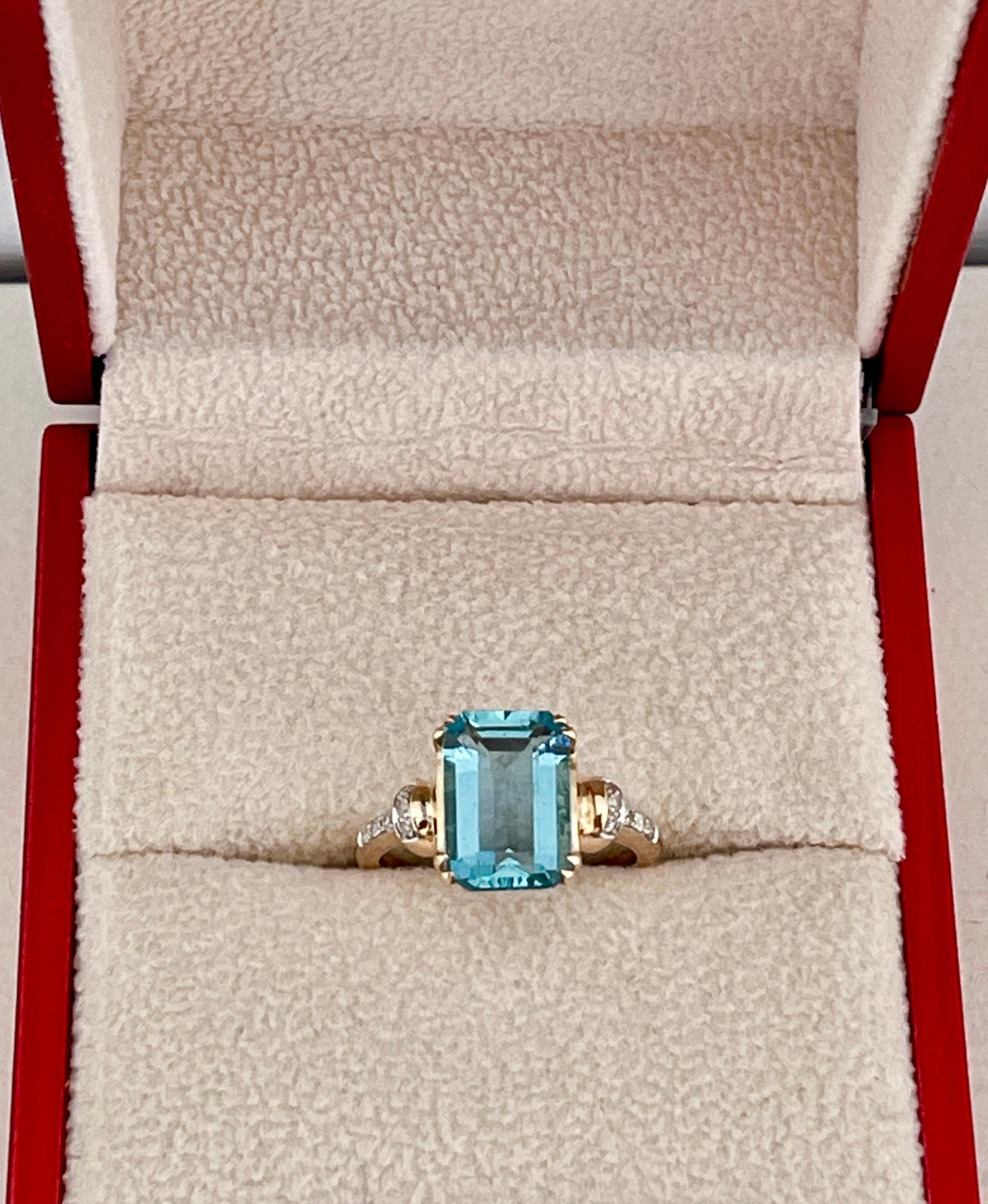 Vintage Santa Maria Aquamarine Diamond Ring 18ct Yellow Gold c1950s In Good Condition For Sale In Mona Vale, NSW