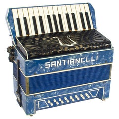 Vintage Santianelli Akkordeon mit blauem Perlenfinish:: in einem Koffer
