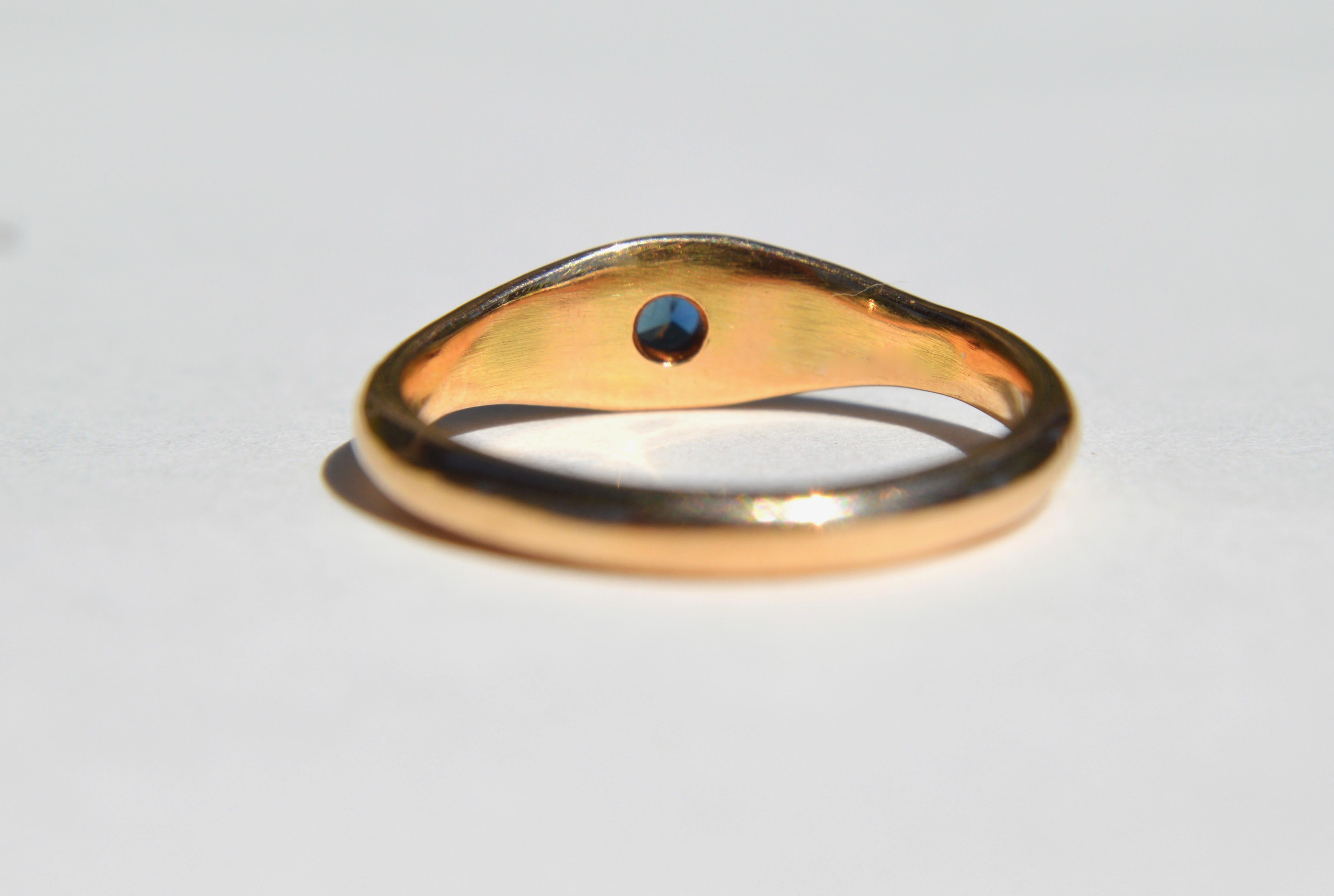 Vintage Sapphire .11 Carat 14 Karat Gold Midcentury Modernist Ring In Good Condition In Crownsville, MD
