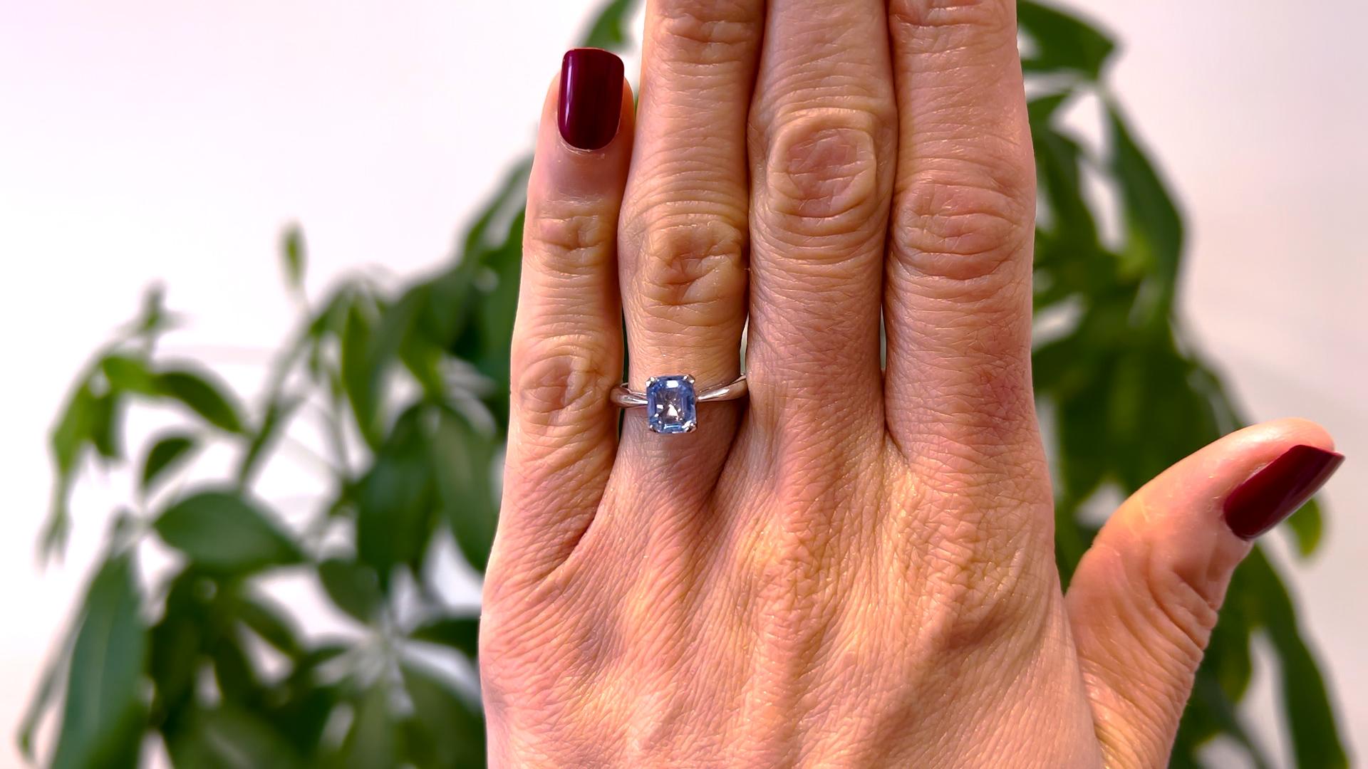 Modern Vintage Sapphire 18k White Gold Solitaire Ring For Sale
