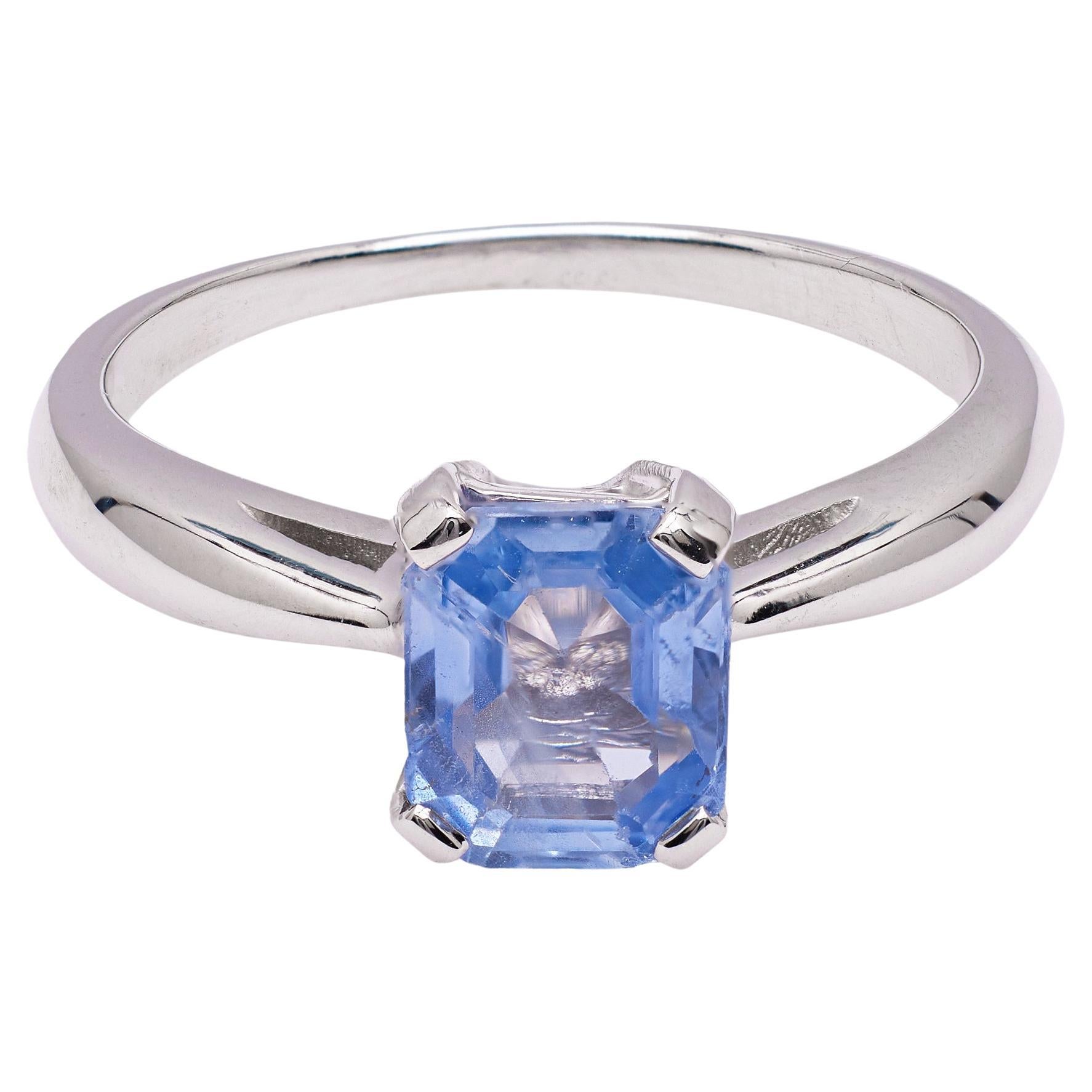 Vintage Sapphire 18k White Gold Solitaire Ring For Sale