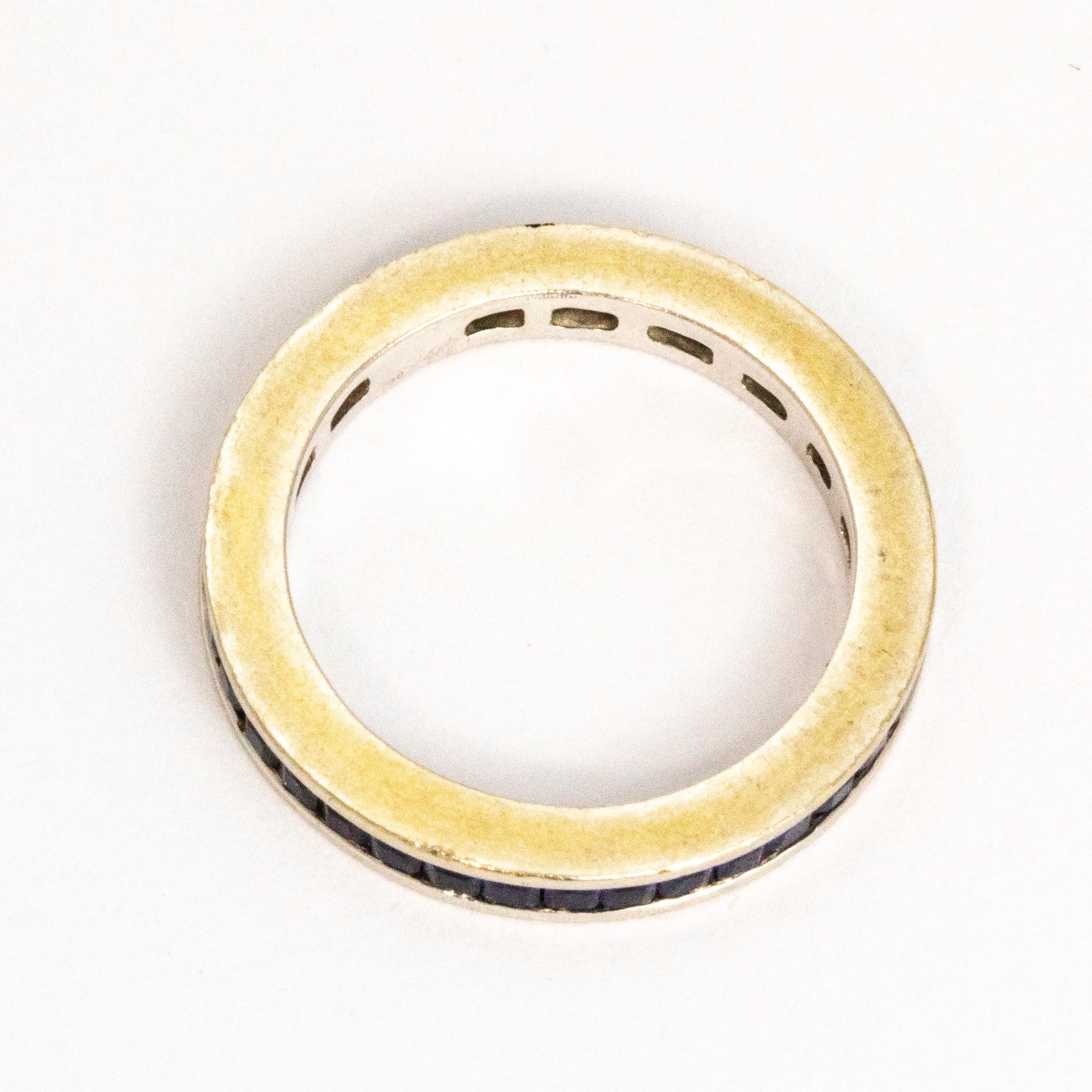 Bracelet d'éternité vintage en or blanc 18 carats et saphirs Bon état - En vente à Chipping Campden, GB