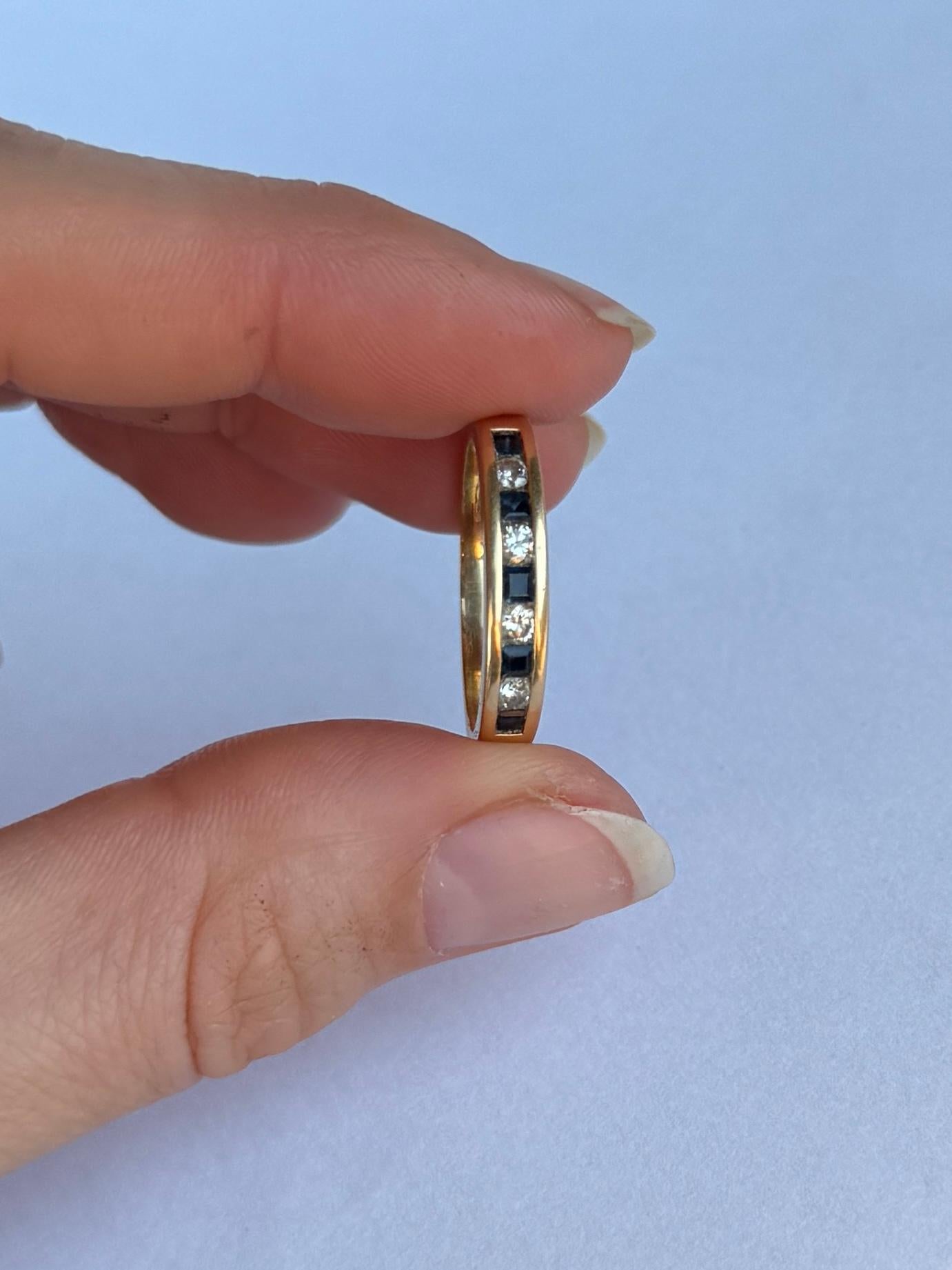 Round Cut Vintage Sapphire and Diamond 18 Carat Gold Band Ring For Sale