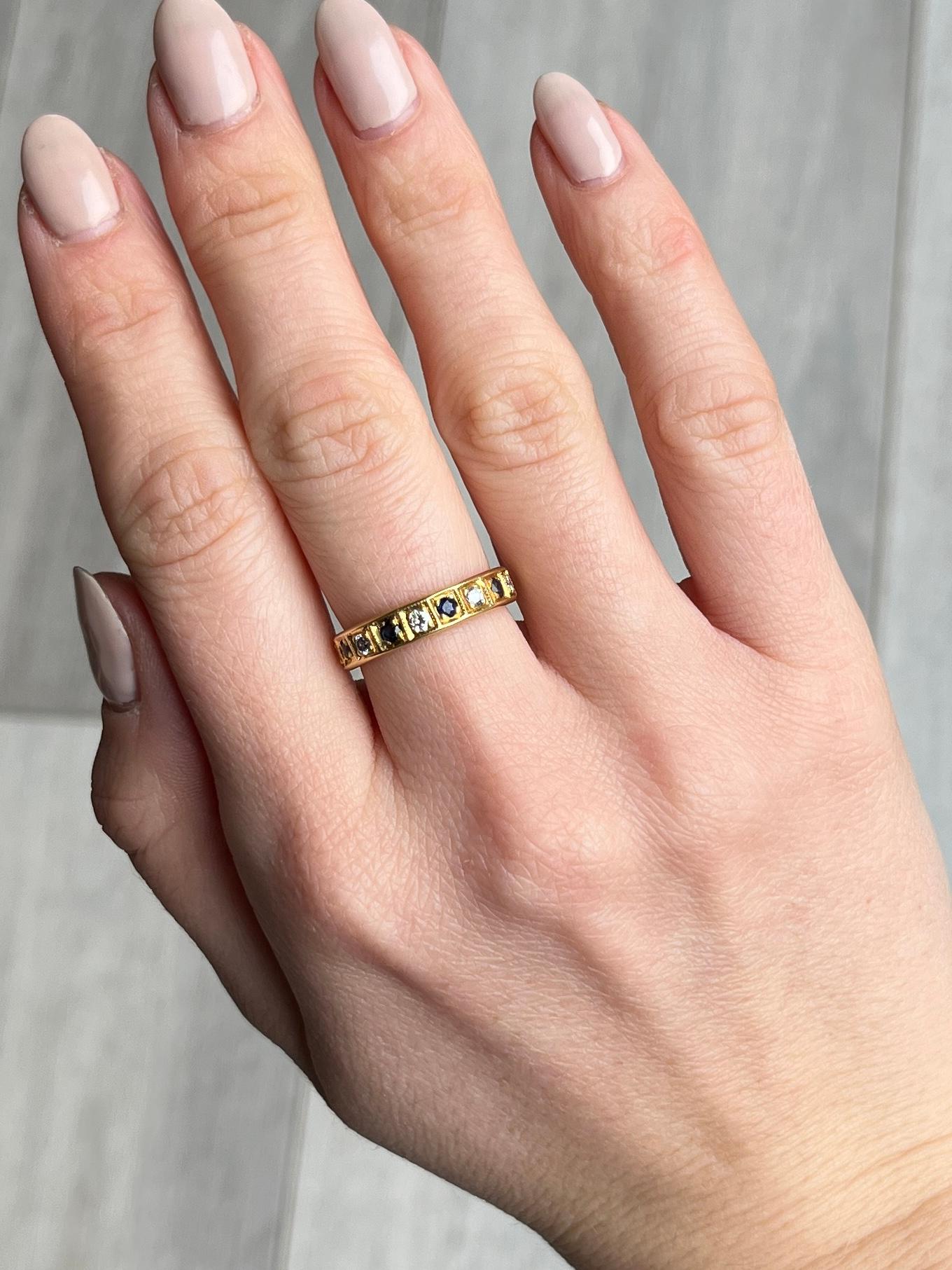 Eternity-Ring aus 18 Karat Gold mit Saphiren und Diamanten im Zustand „Gut“ im Angebot in Chipping Campden, GB