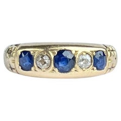 Anillo vintage de cinco piedras en oro de 18 quilates con zafiro y diamantes
