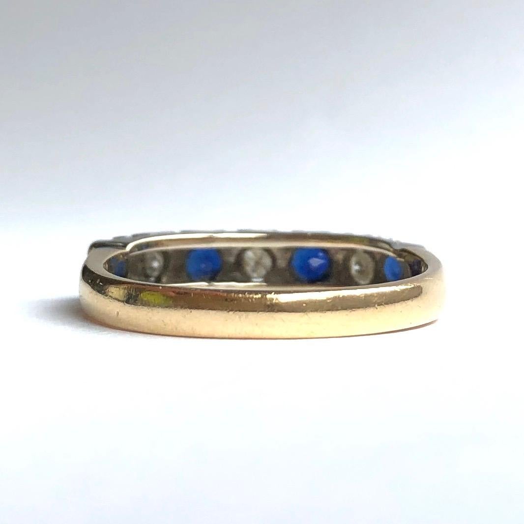 Siebensteiniger Vintage-Ring mit Saphiren und Diamanten aus 18 Karat Gold (Moderne) im Angebot