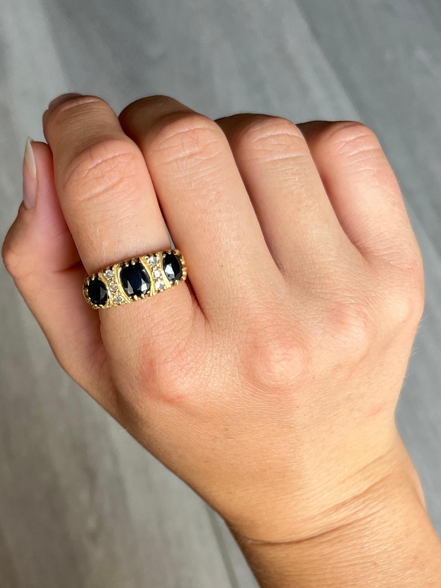 Vintage Saphir und Diamant 18 Karat Gold Dreistein-Ring (Rundschliff)