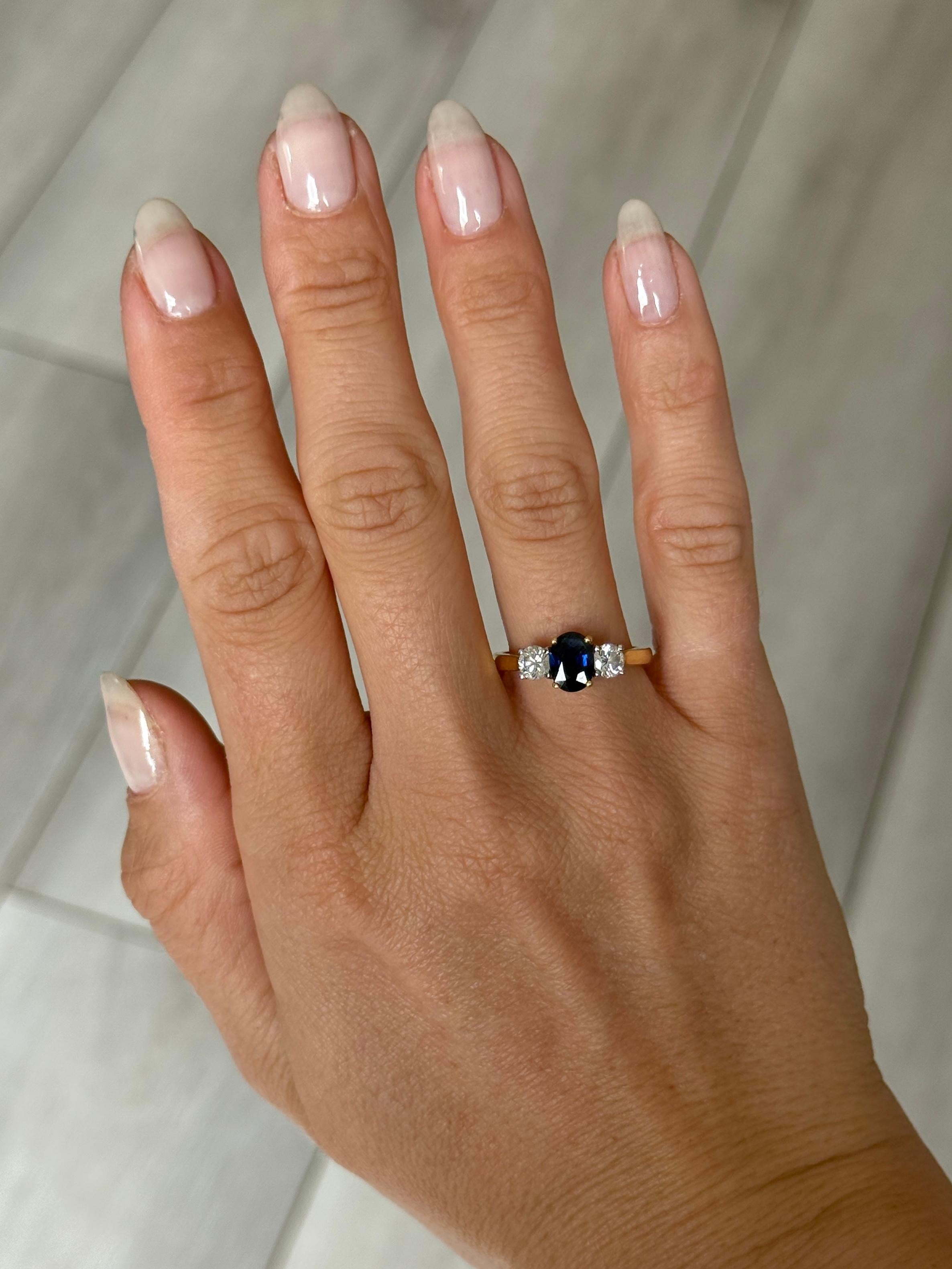 Taille vieille Europe Vintage Sapphire and Diamond 18 Carat Gold Three Stone Ring (bague à trois pierres en or 18 carats) en vente
