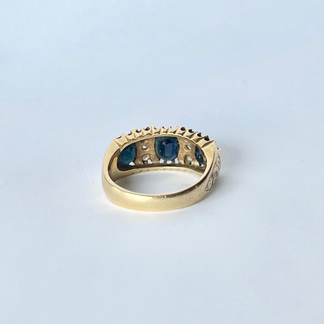 Vintage Saphir und Diamant 18 Karat Gold Dreistein-Ring im Zustand „Gut“ in Chipping Campden, GB