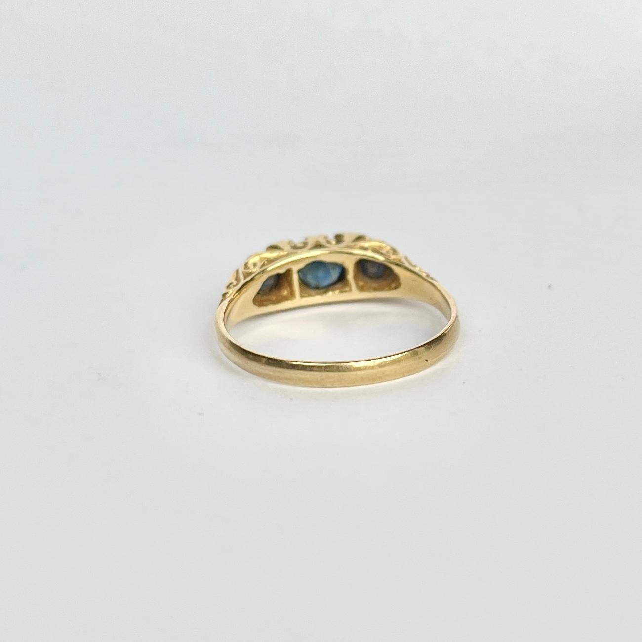 Vintage Sapphire and Diamond 18 Carat Gold Three Stone Ring In Good Condition For Sale In Chipping Campden, GB