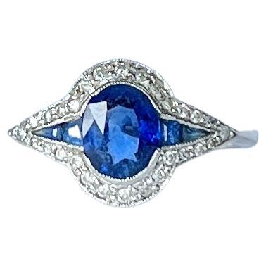 Vintage Sapphire and Diamond 18 Carat White Gold Cluster Ring For Sale