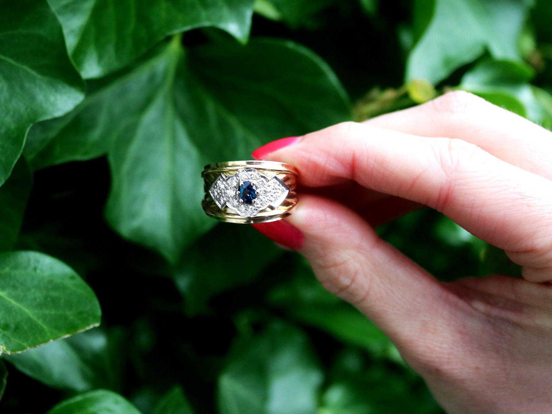 Ein feiner und beeindruckender Ring mit 0,37 Saphiren und 0,32 Karat Diamanten aus 18 Karat Gelbgold und 18 Karat Weißgold; Teil unserer vielfältigen Vintage-Schmuckkollektionen.

Dieser beeindruckende Vintage-Ring mit Saphiren und Diamanten ist aus