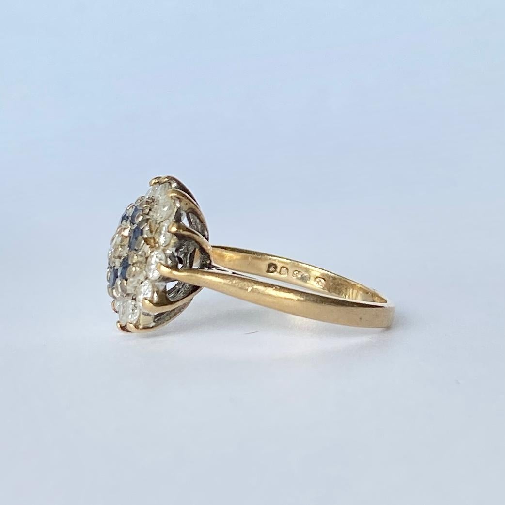 Vintage-Cluster-Ring aus 9 Karat Platin mit Saphiren und Diamanten (Moderne) im Angebot