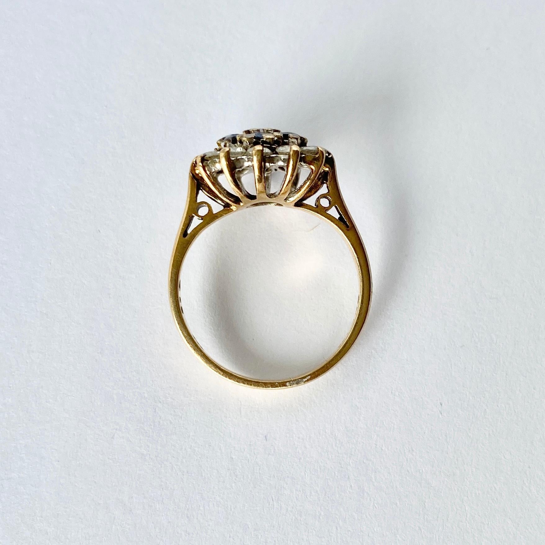 Vintage-Cluster-Ring aus 9 Karat Platin mit Saphiren und Diamanten (Rundschliff) im Angebot