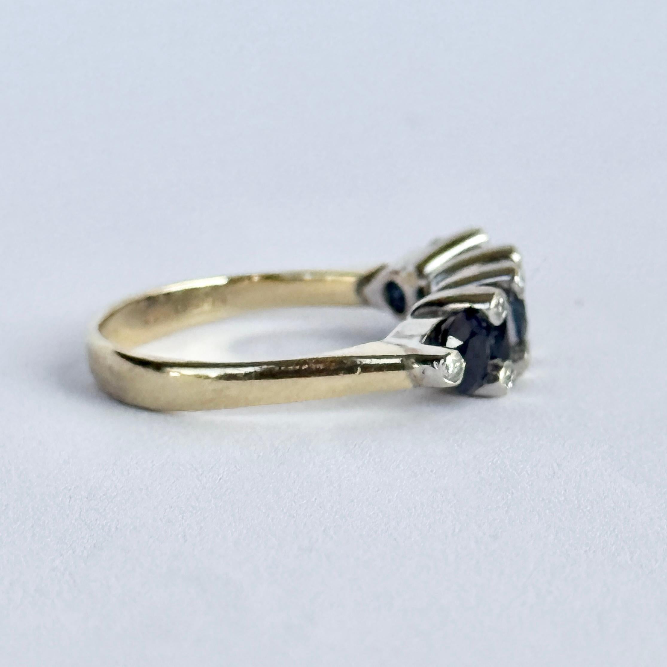 Anello d'epoca a cinque pietre con zaffiro e diamante in oro 9 carati in vendita 1