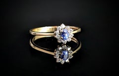 Anello vintage con zaffiri e diamanti a grappolo, in oro giallo 9k
