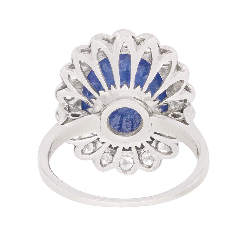 Vintage Sapphire and Diamond Cluster Ring, circa 1940s In Good Condition For Sale In London, GB