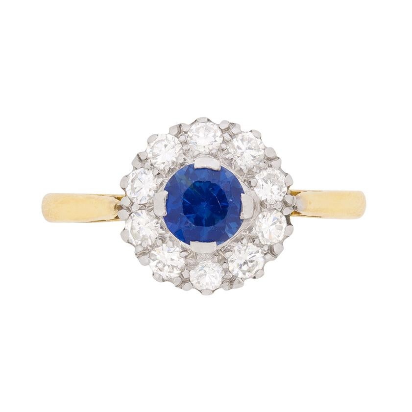 Vintage Sapphire and Diamond Cluster Ring, circa 1950s In Good Condition For Sale In London, GB