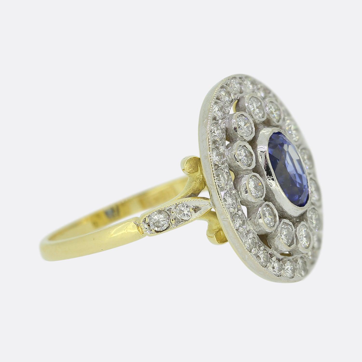 Vintage Cluster-Ring mit Saphiren und Diamanten (Ovalschliff) im Angebot