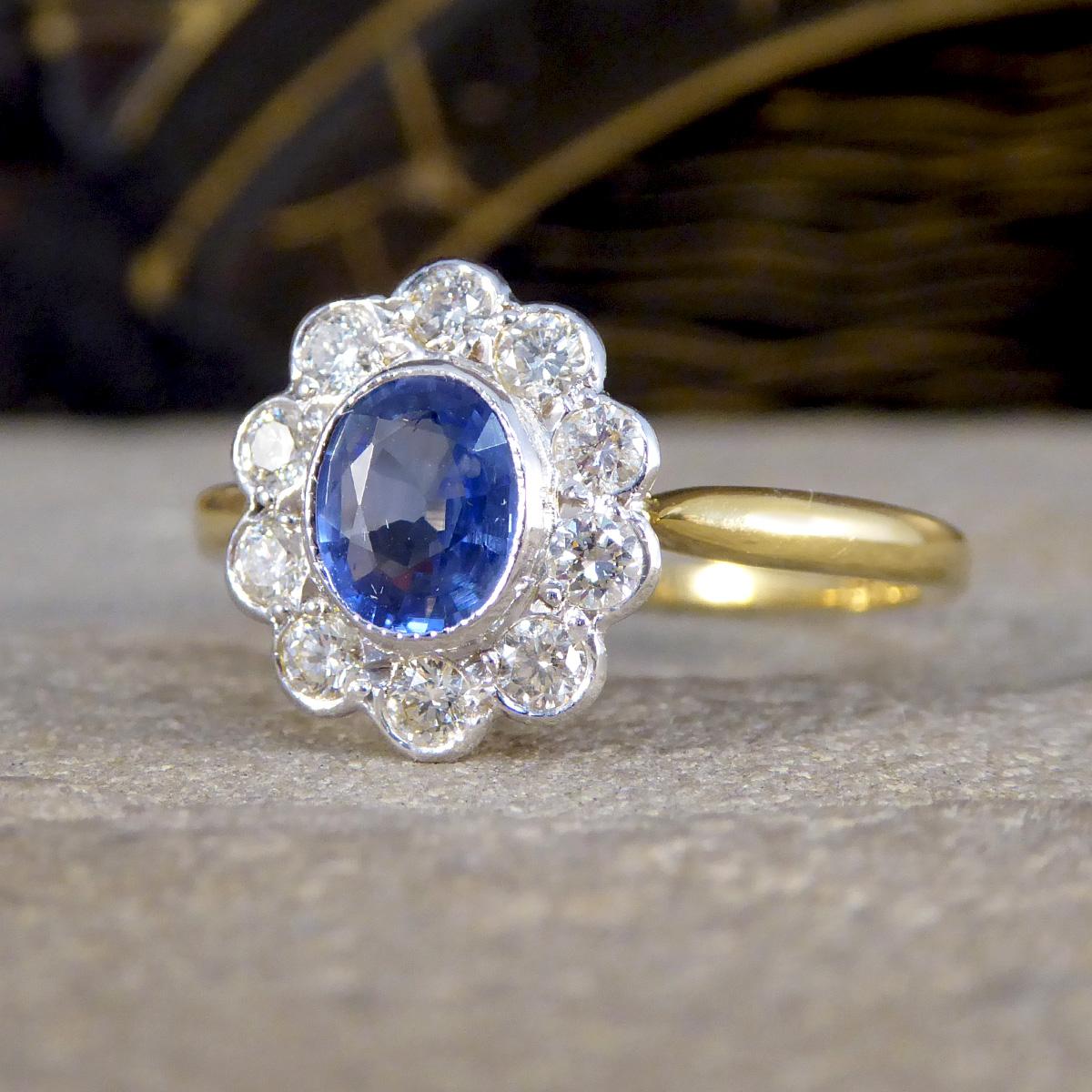 Vintage Sapphire and Diamond Cluster Ring in 18ct Yellow and White Gold In Good Condition For Sale In Yorkshire, West Yorkshire