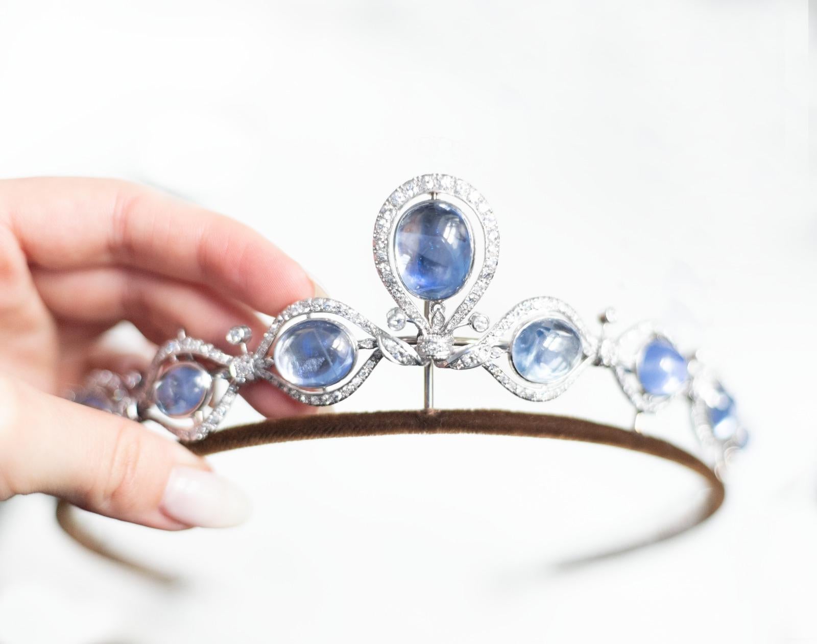 A vintage sapphire and diamond convertible tiara necklace.

An exceptional vintage sapphire and diamond convertible tiara and necklace set, in platinum, circa 1950. 

This beautifully handcrafted tiara is easily transformed into necklace by simply