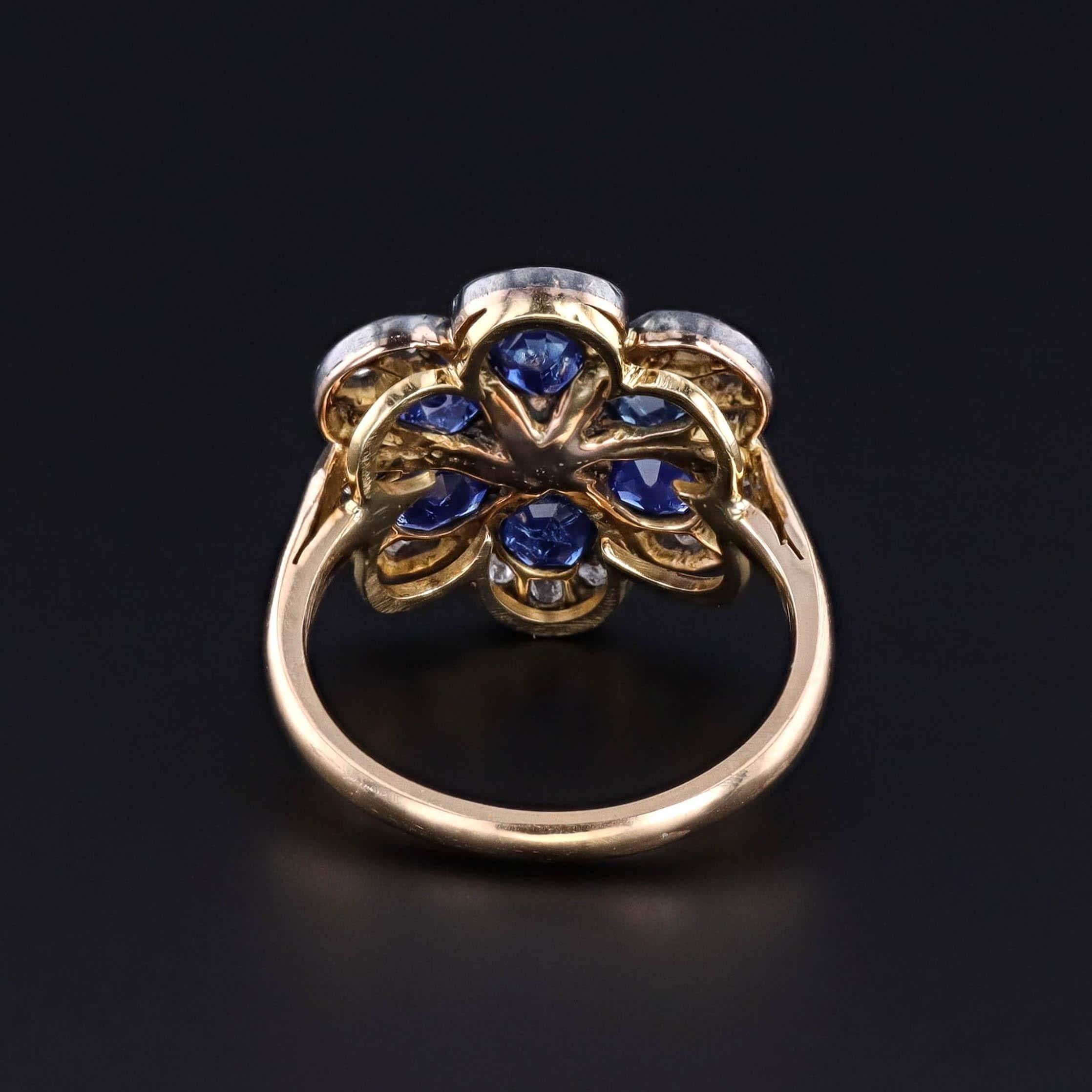 Anello a fiore con zaffiro e diamante d'epoca in argento e oro 15 ct. In condizioni buone in vendita a Lewisburg, PA