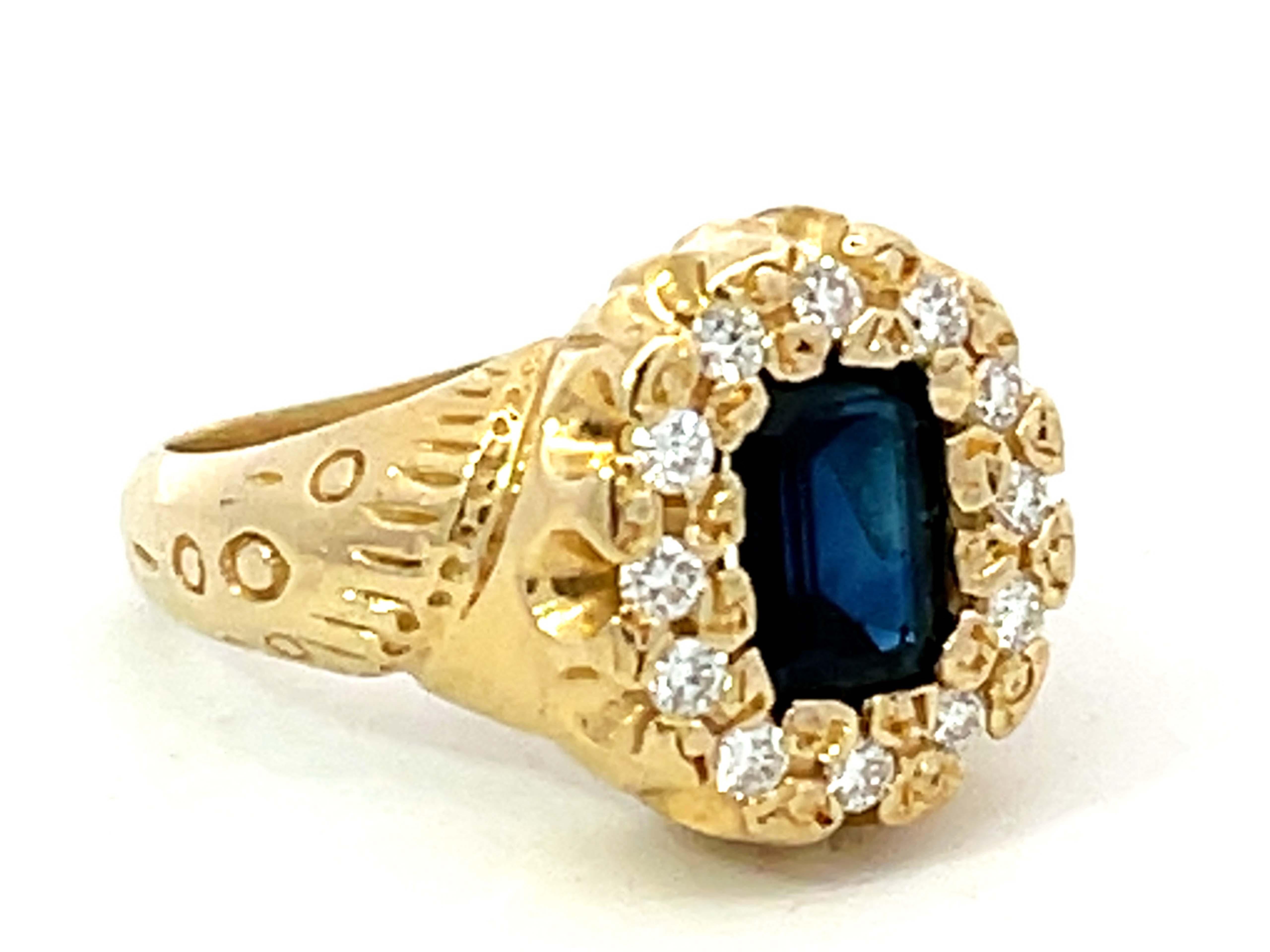 Retro Vintage Sapphire and Diamond Halo Ring in 14k Yellow Gold For Sale