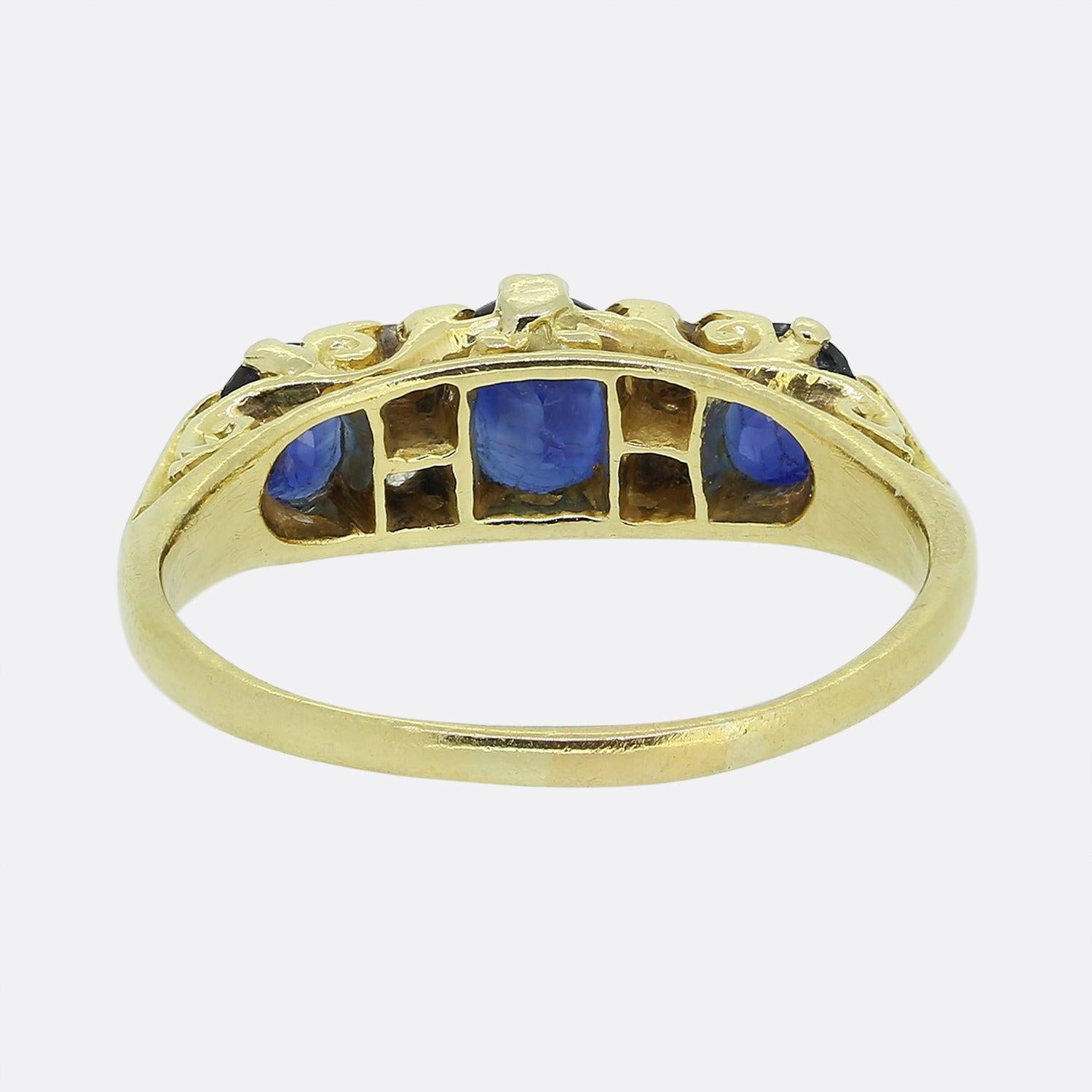 Vintage Sapphire and Diamond Ring In Good Condition For Sale In London, GB