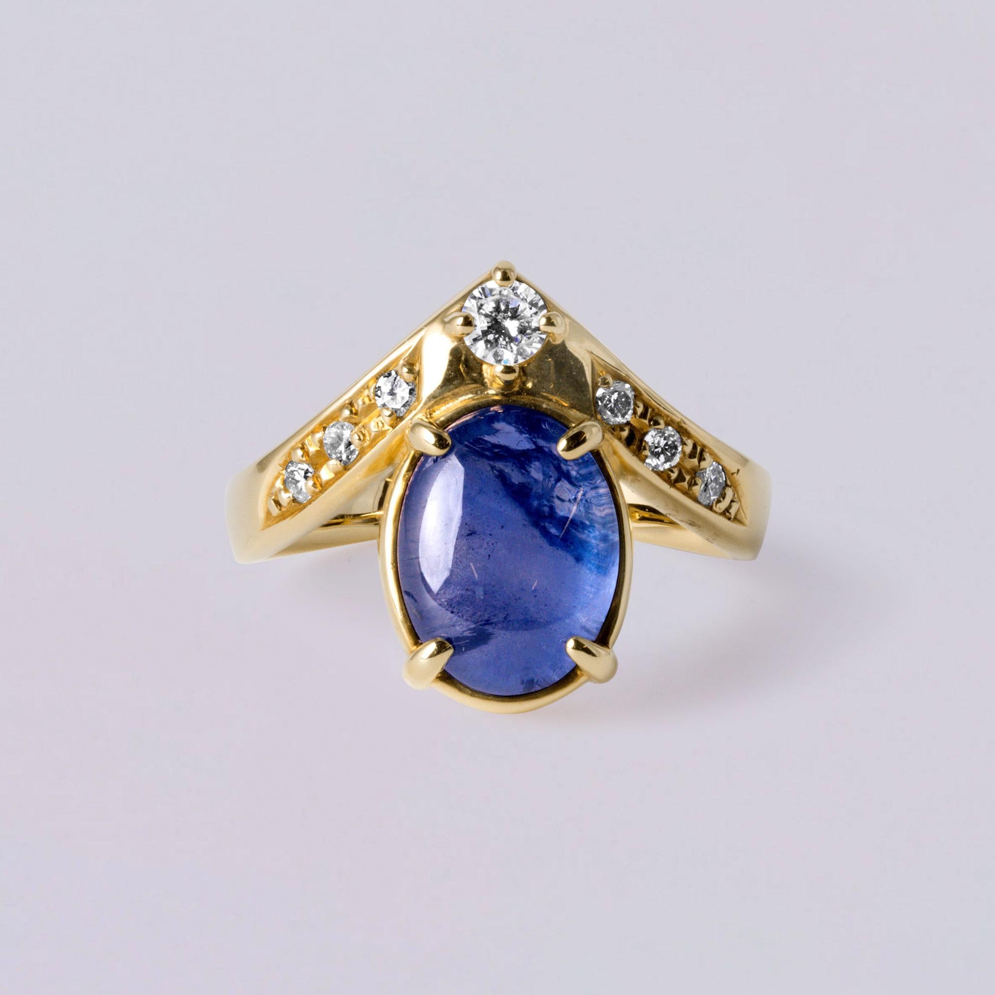Bague diadème vintage en saphir et diamants  4.21ct Saphir ovale  Or jaune 18K Unisexe en vente